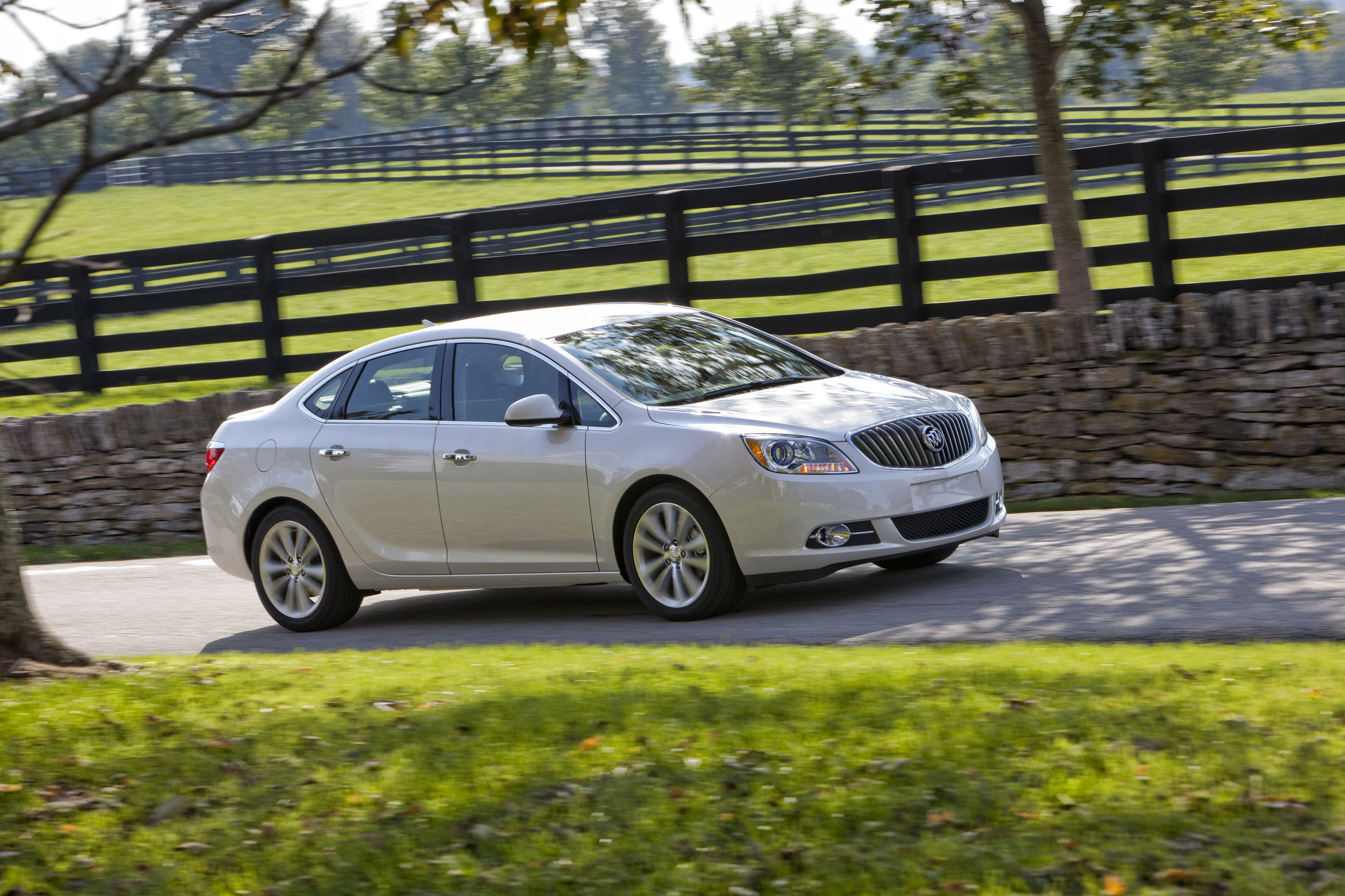 Buick Verano Turbo photo #17