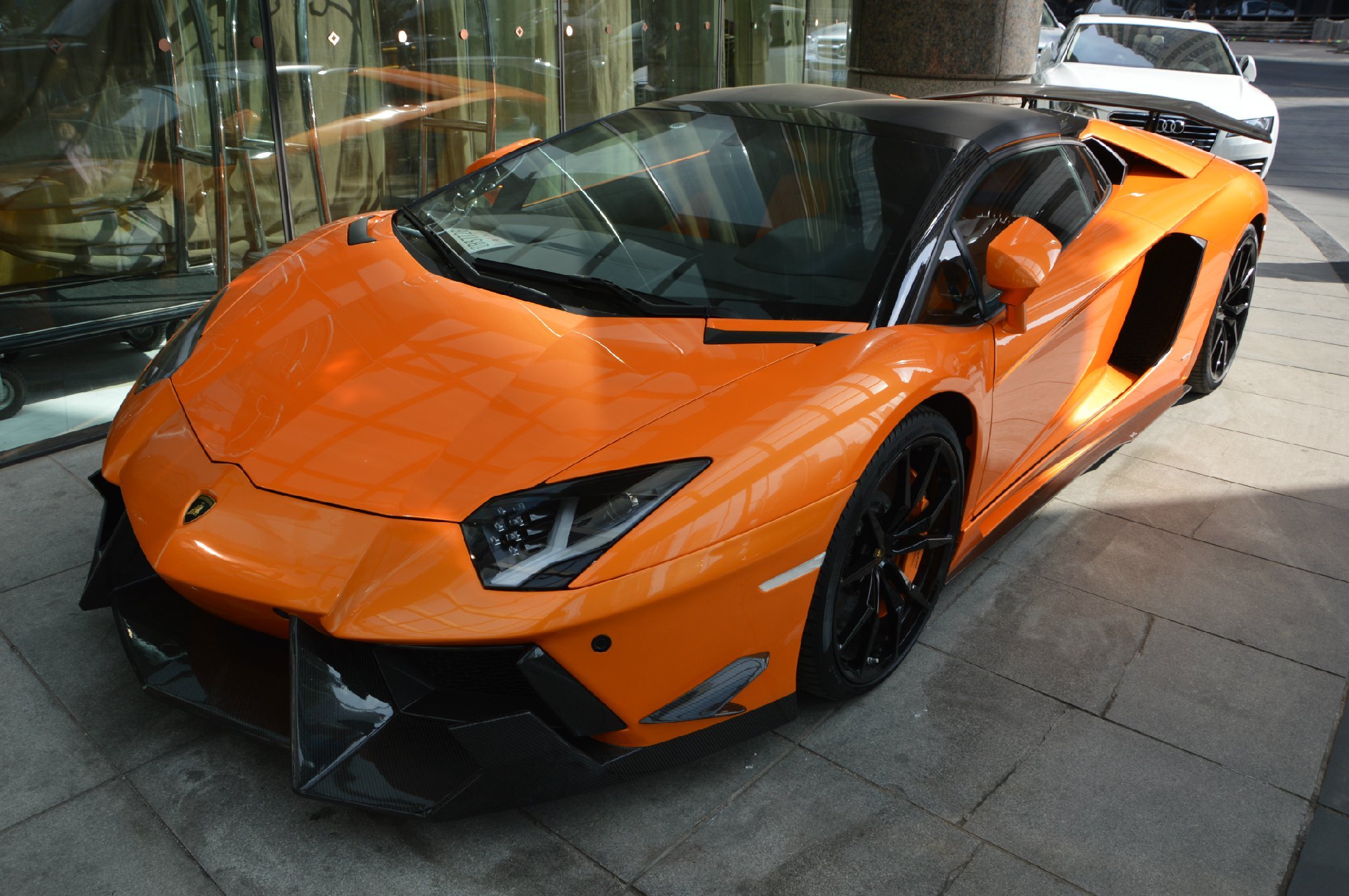 Машина Lamborghini Aventador SV