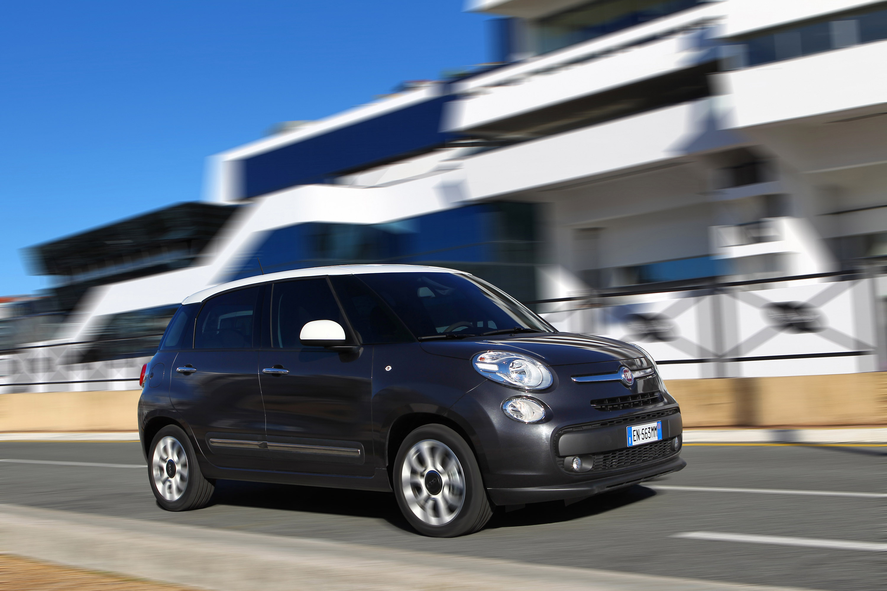 Fiat 500L photo #27