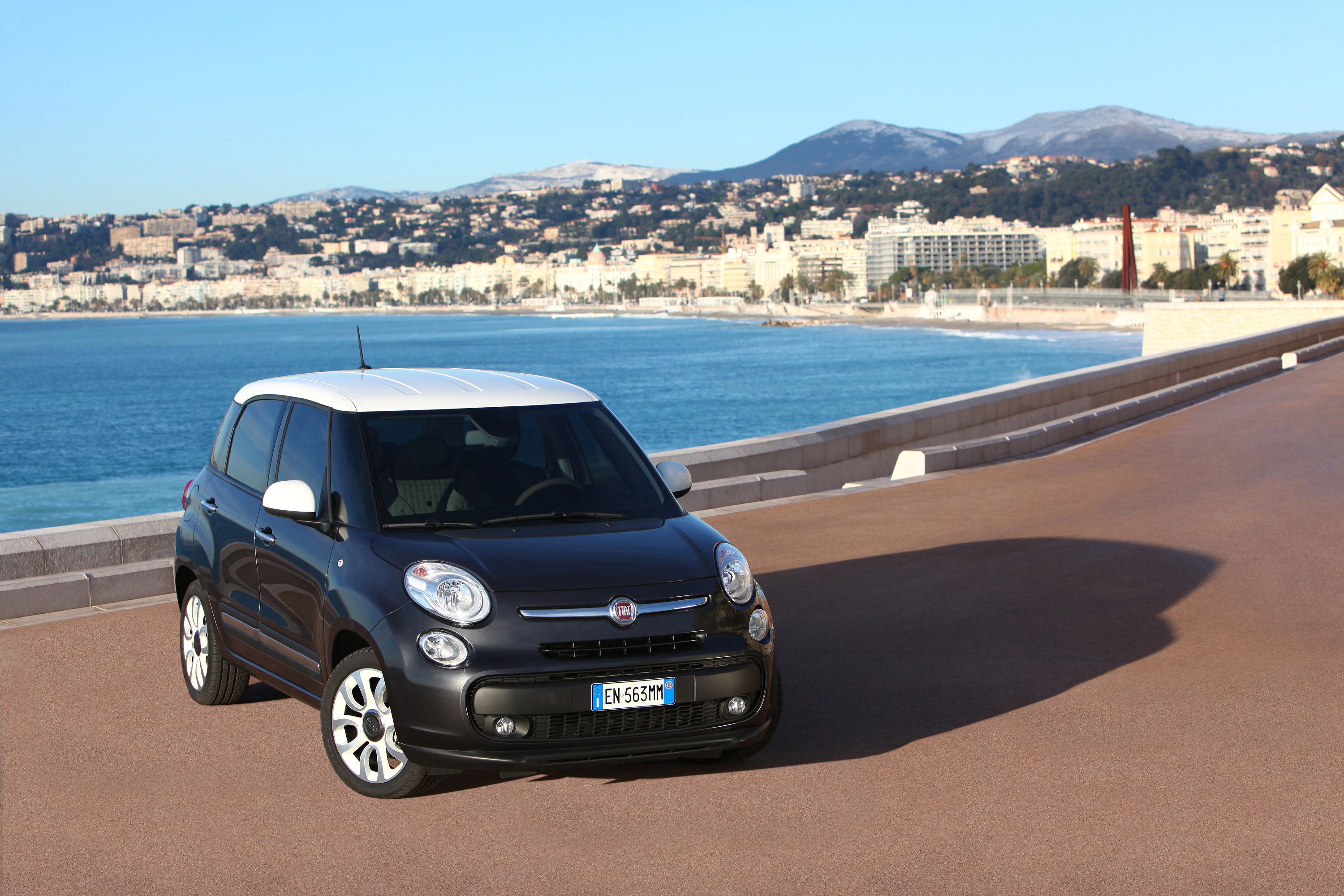 Fiat 500L photo #32
