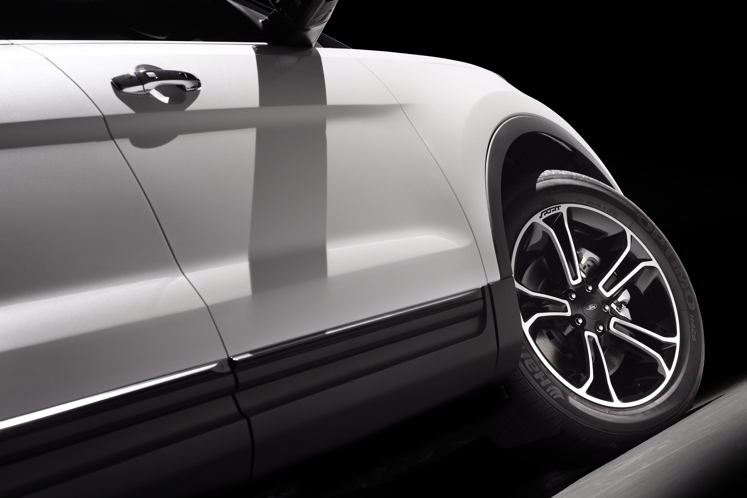 Ford Explorer Sport photo #23