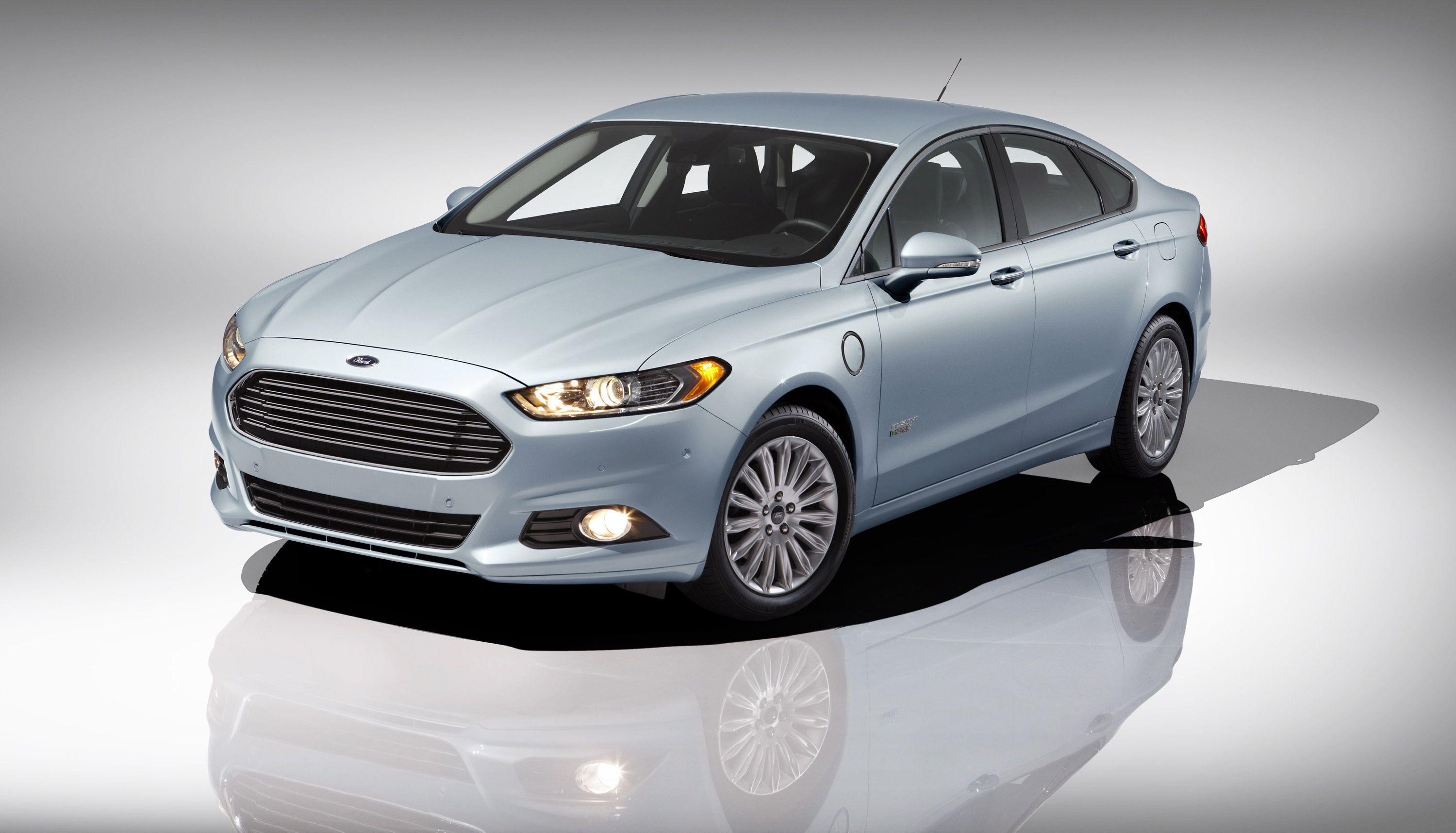 Ford Fusion Energi photo #1