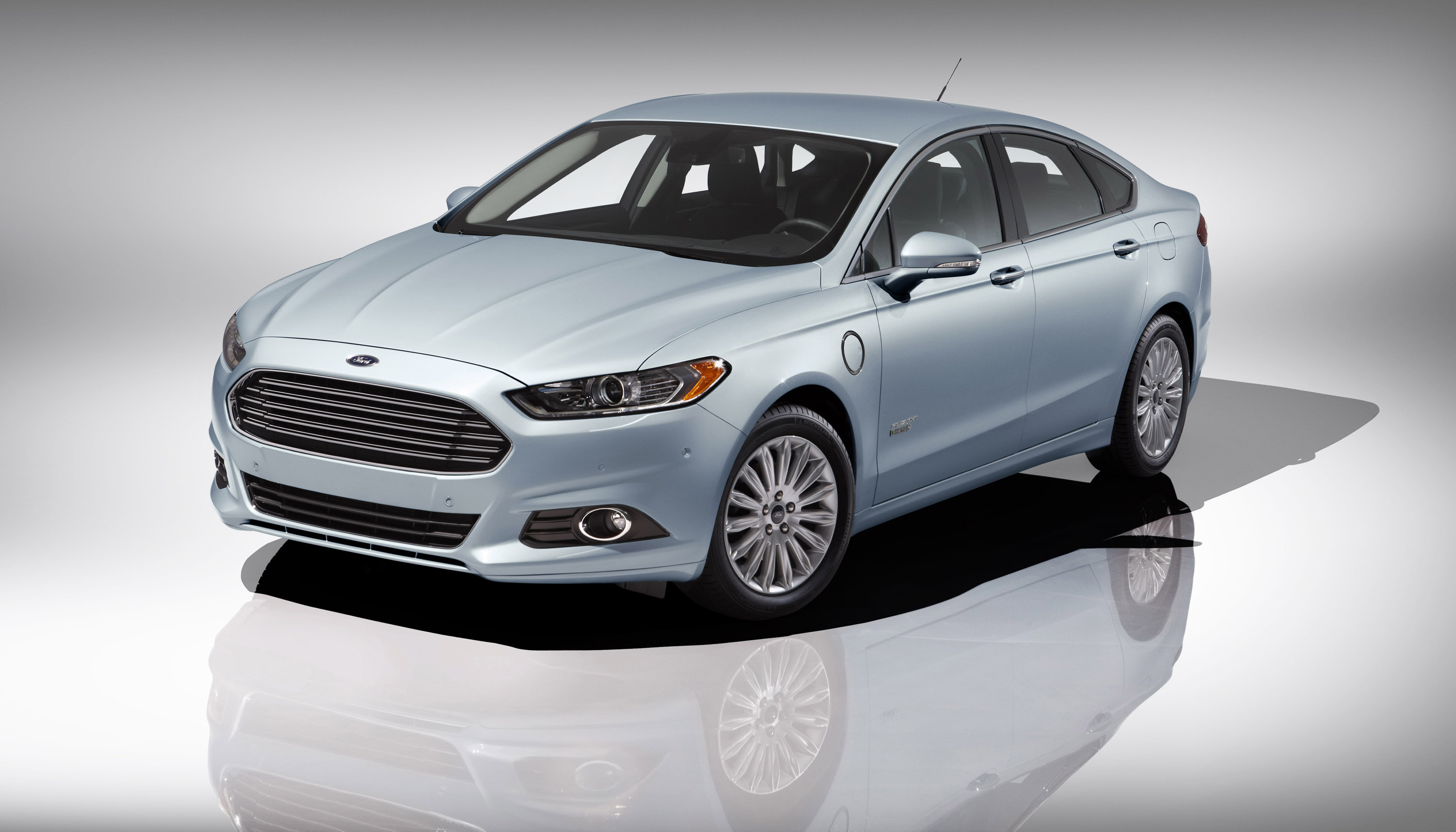 Ford Fusion Energi photo #2