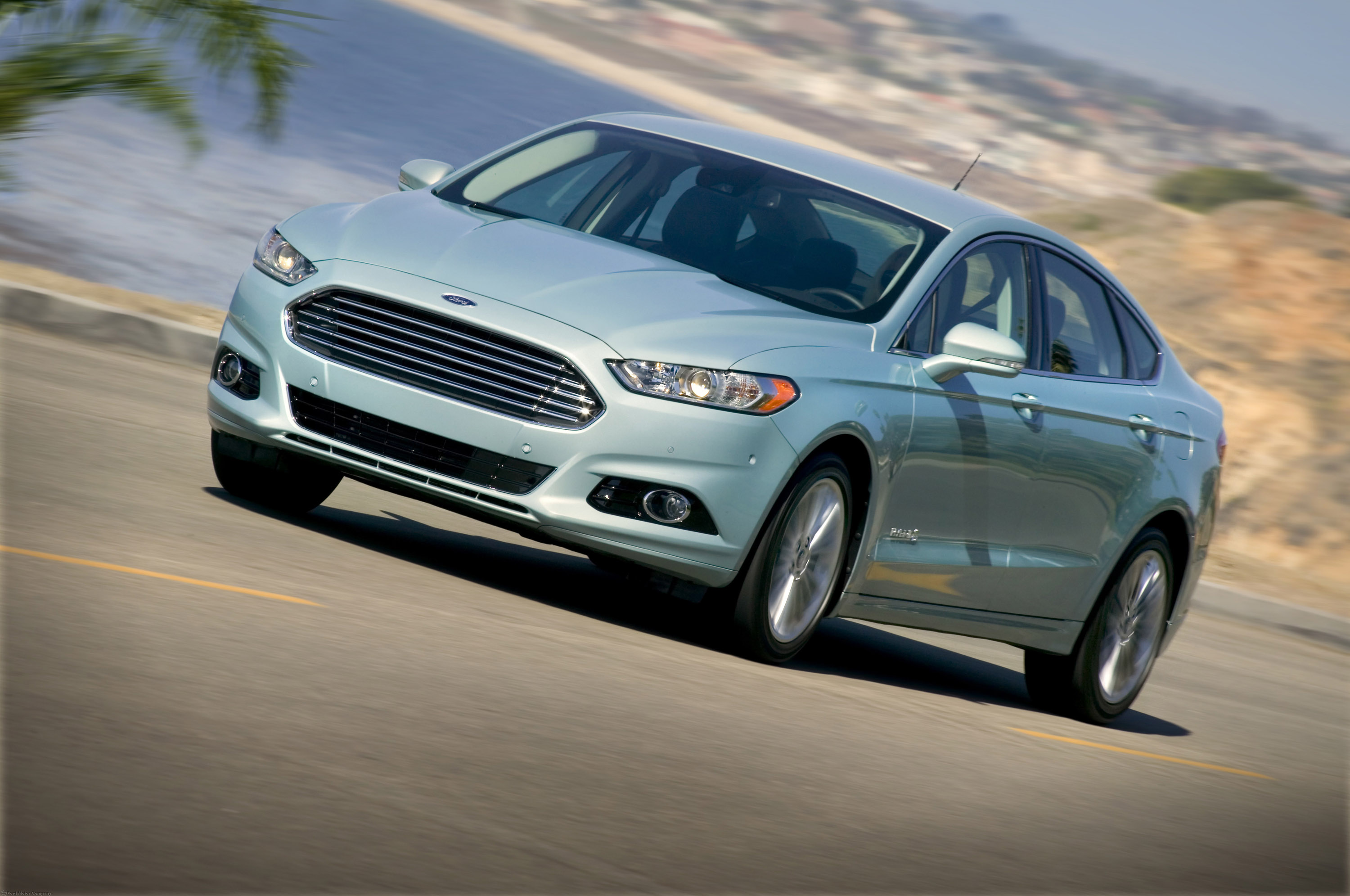 Ford Fusion Hybrid photo #2