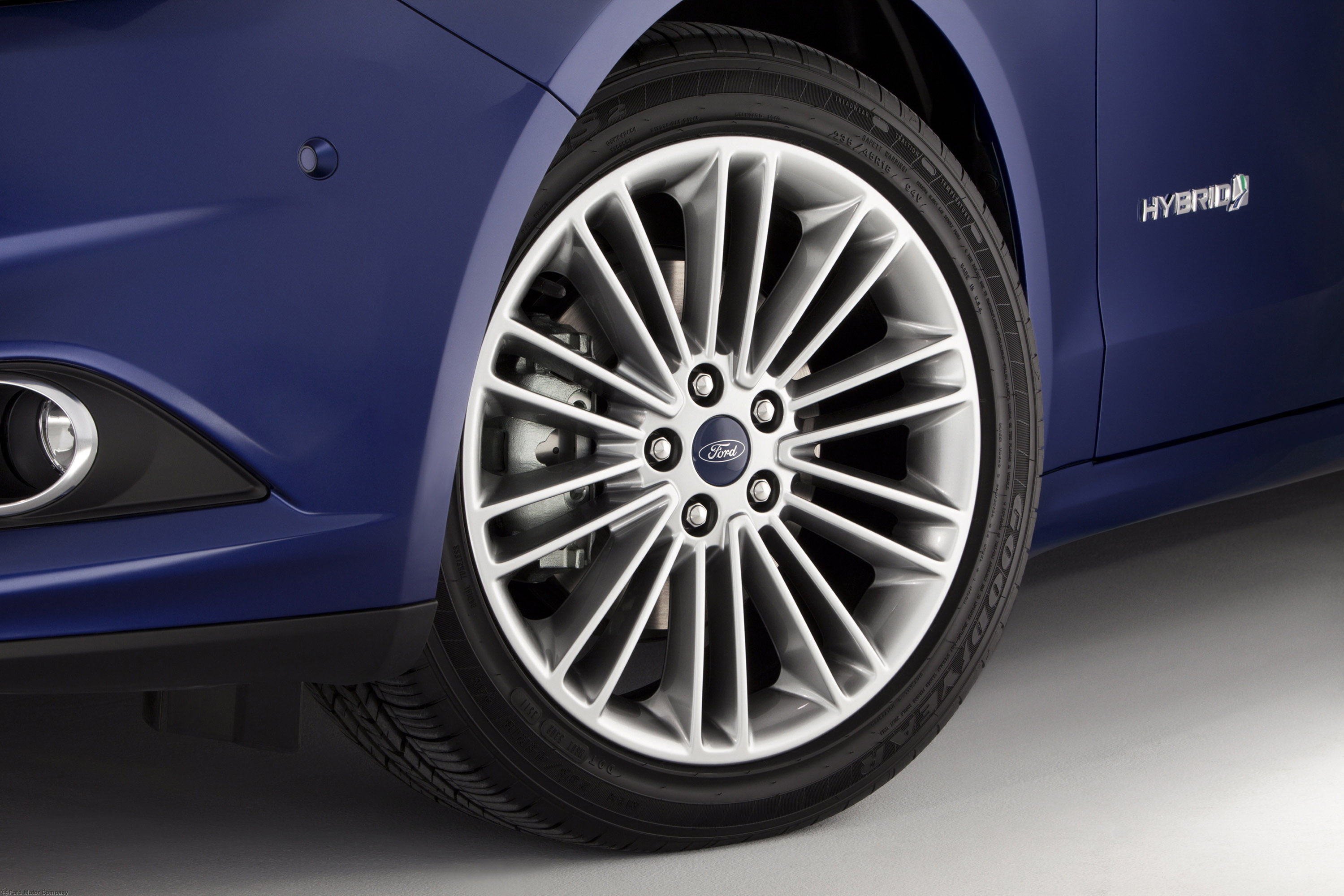 Ford Fusion Hybrid photo #14