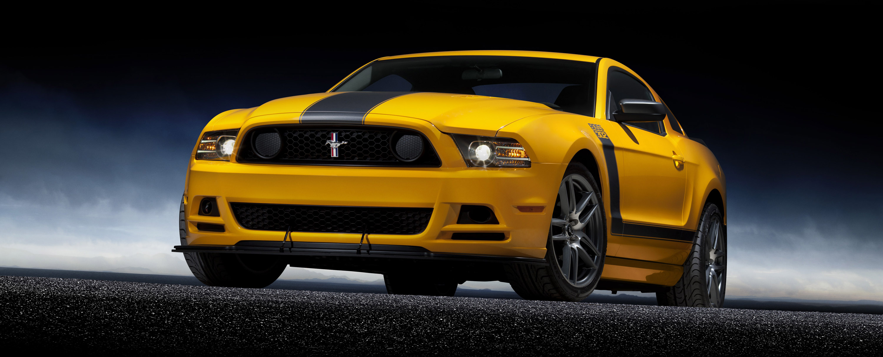 желтый автомобиль ford mustang boss 302 скачать