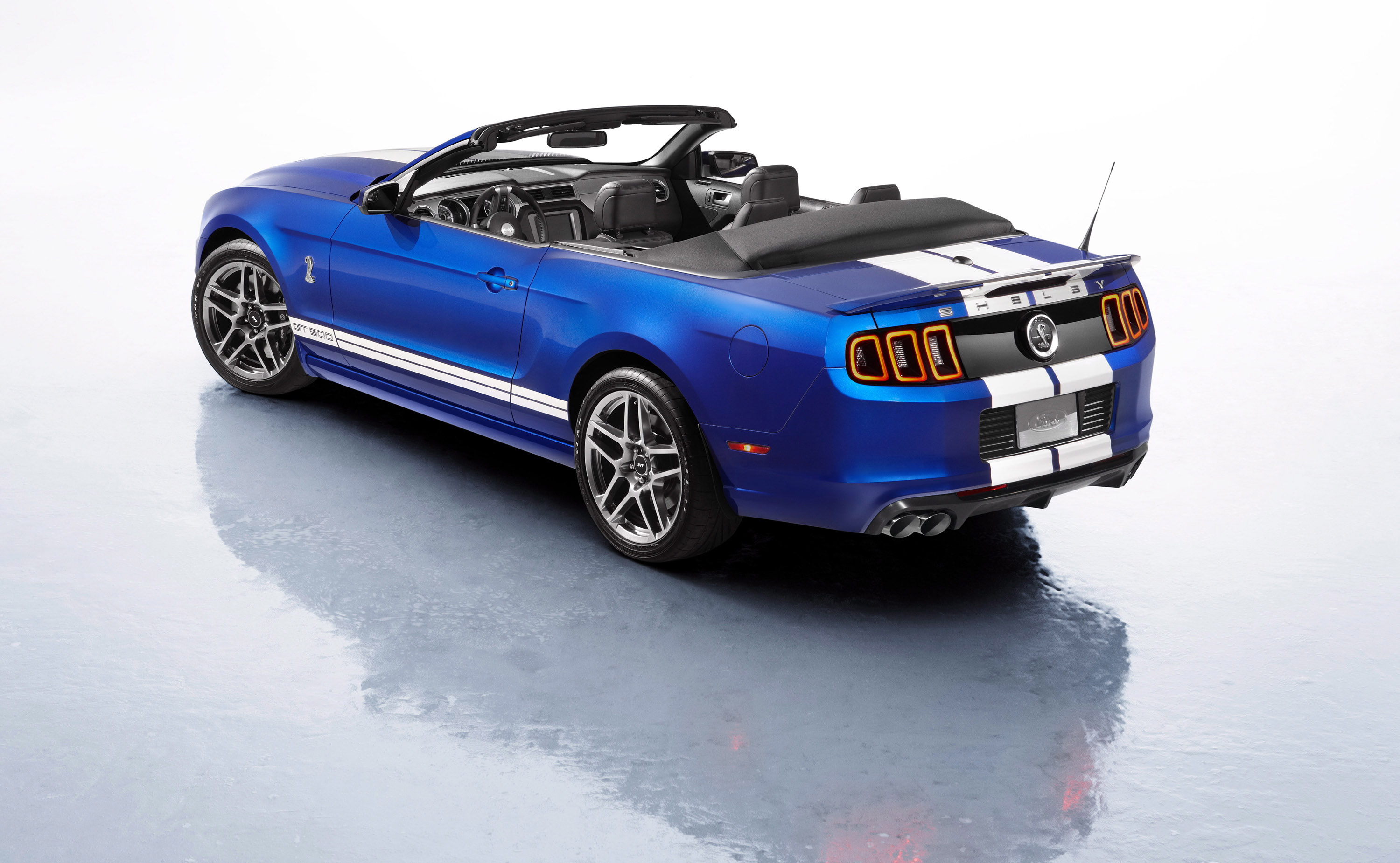 Ford Mustang Shelby GT500 Convertible photo #2