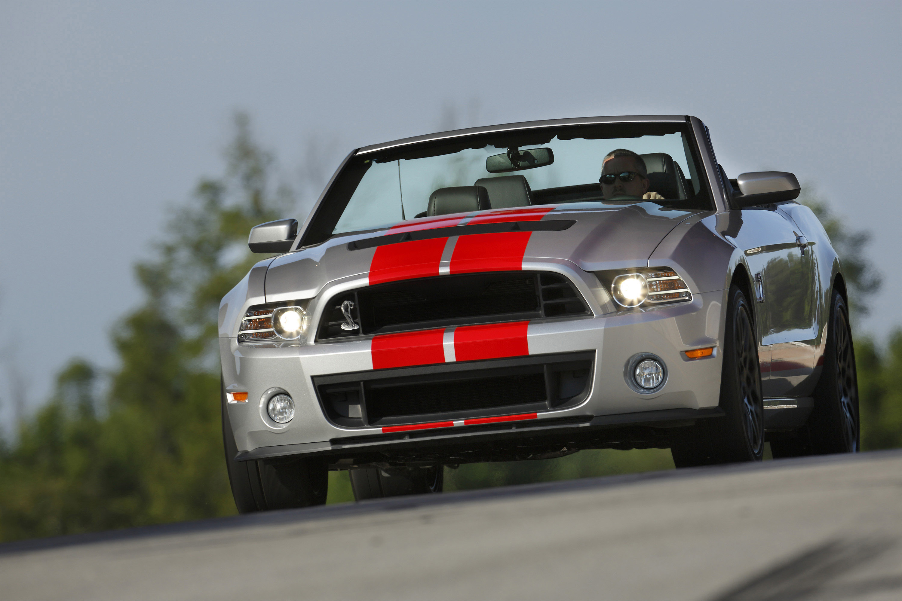 Ford Mustang photo #2