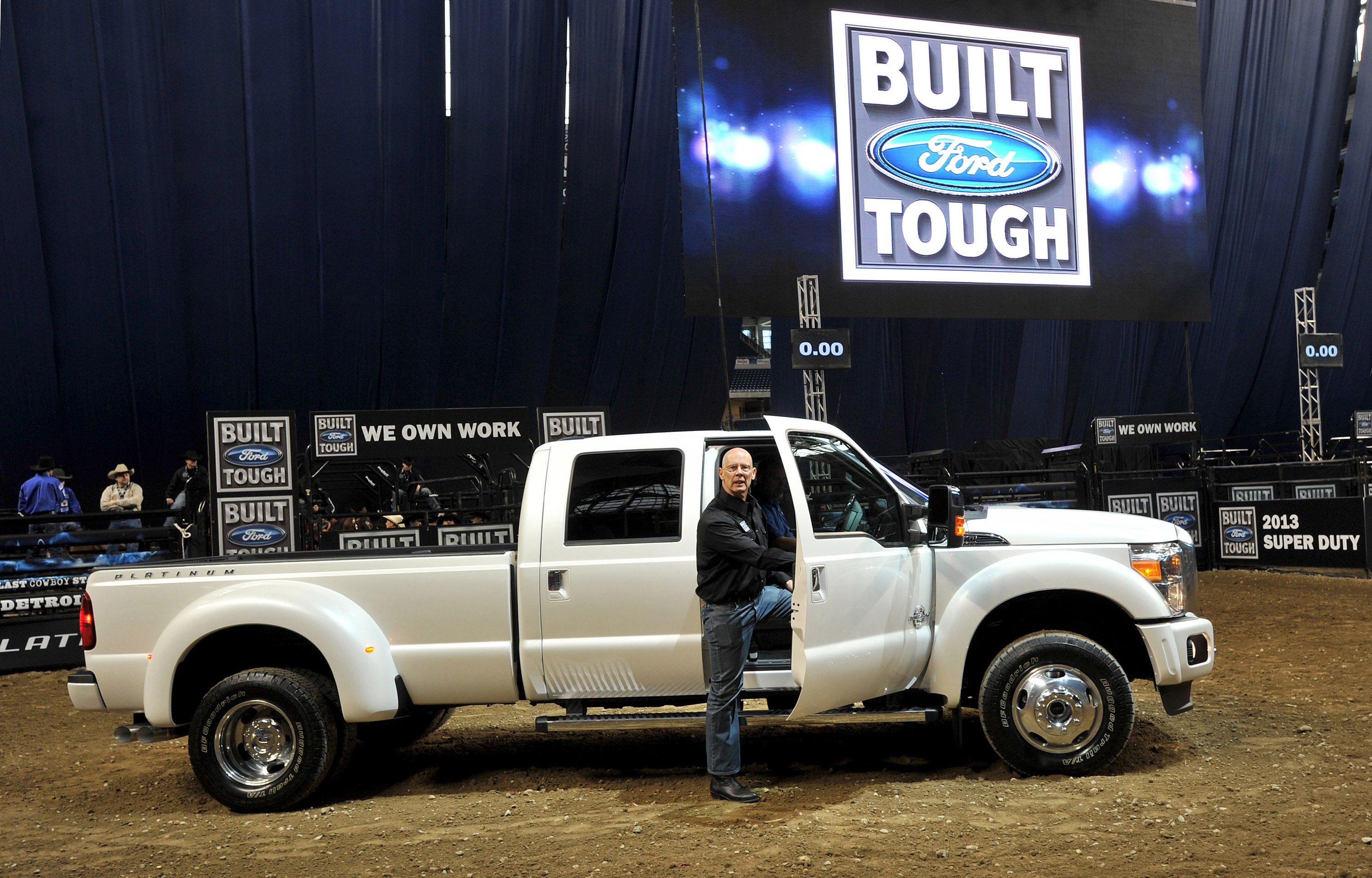 Ford Super Duty Platinum photo #15