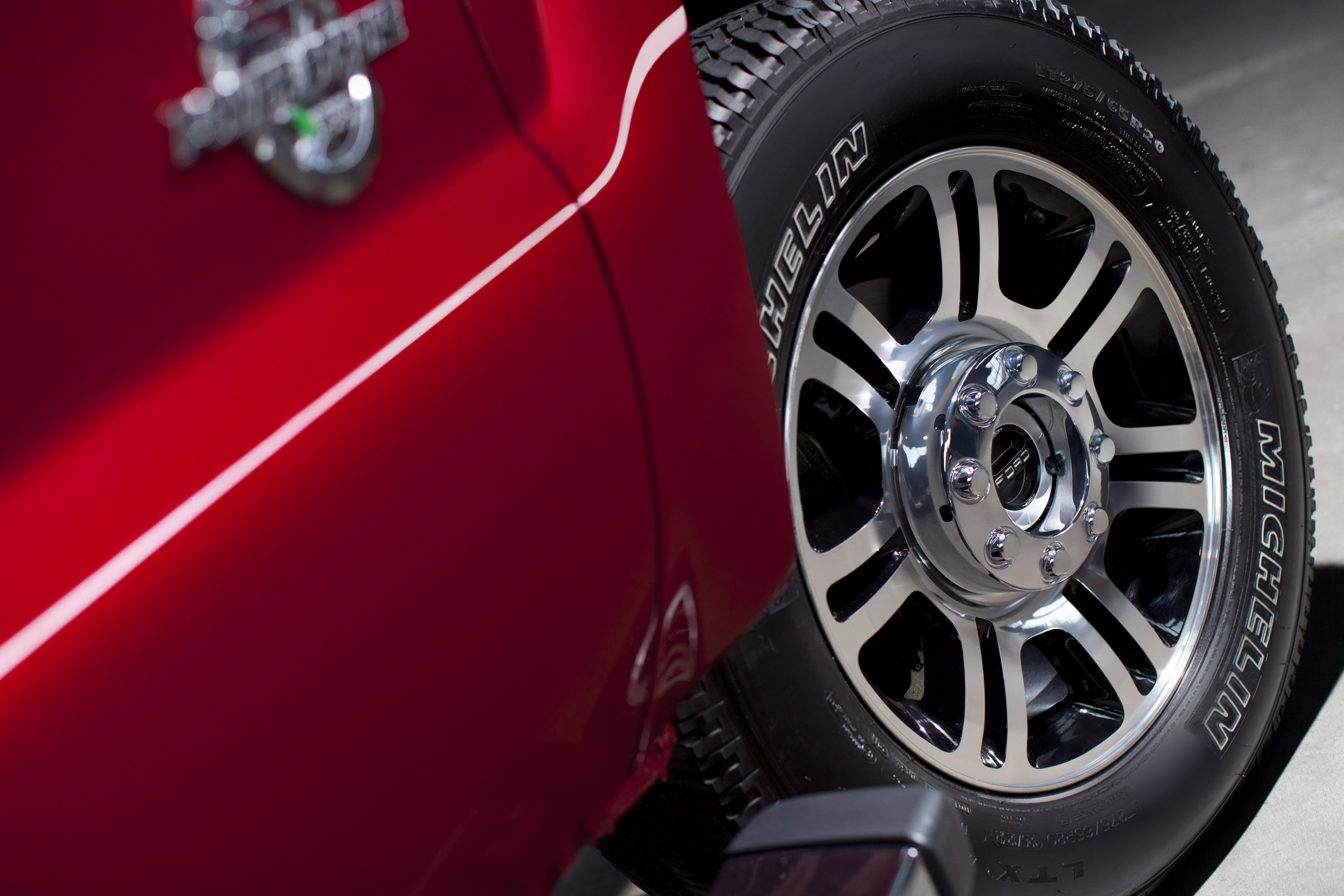 Ford Super Duty Platinum photo #18