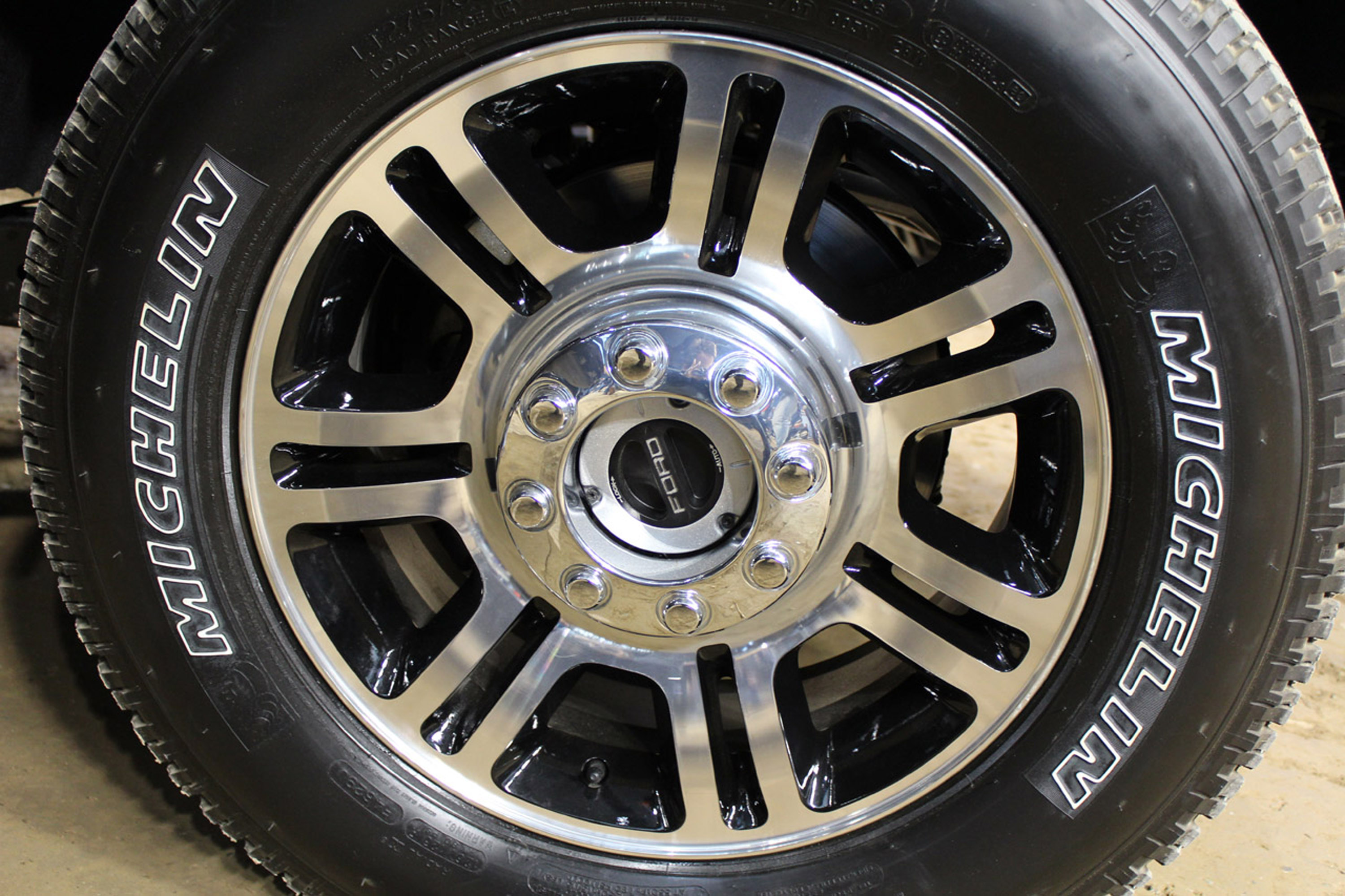 Ford Super Duty Platinum photo #25