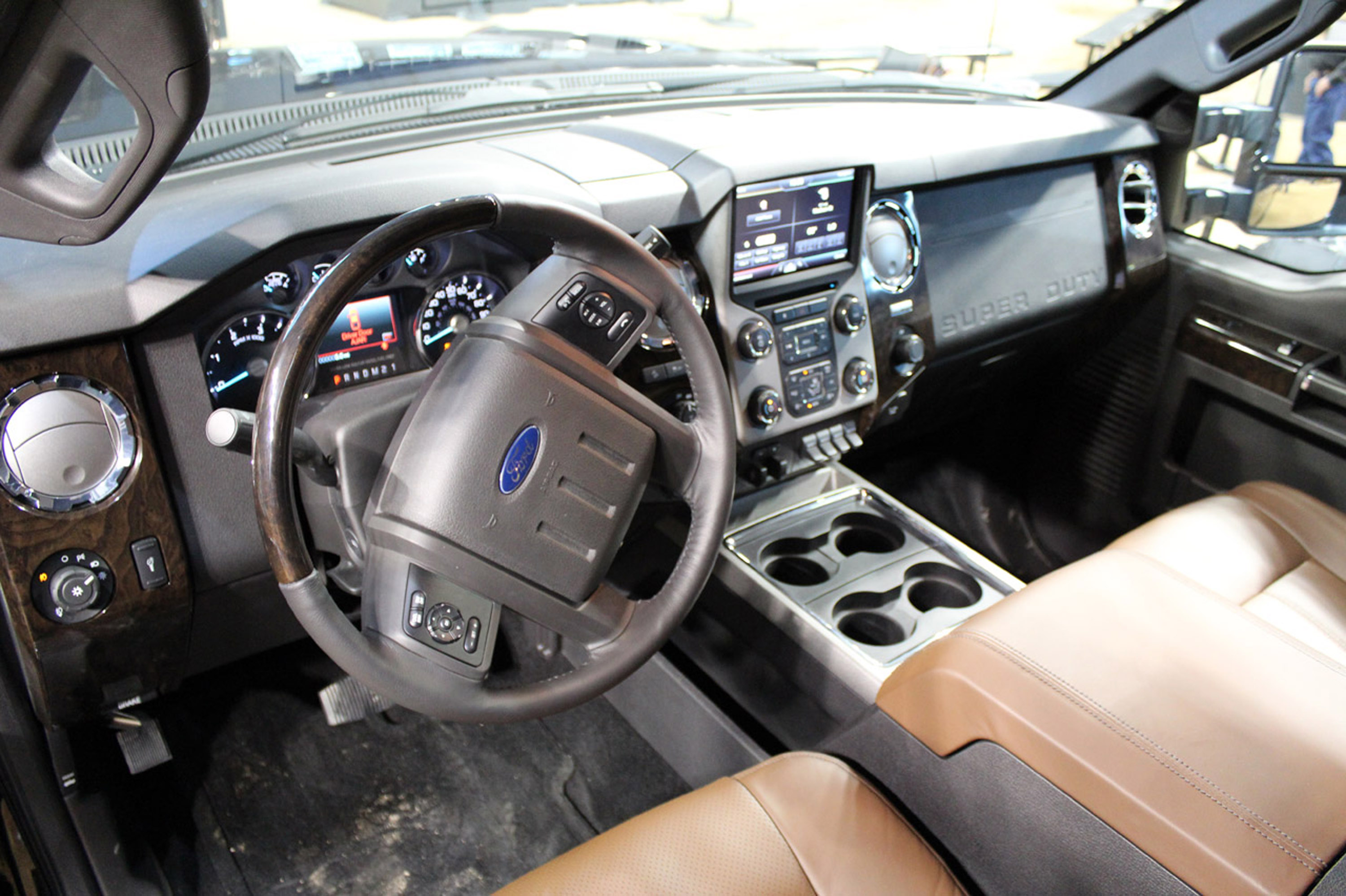 Ford Super Duty Platinum photo #38