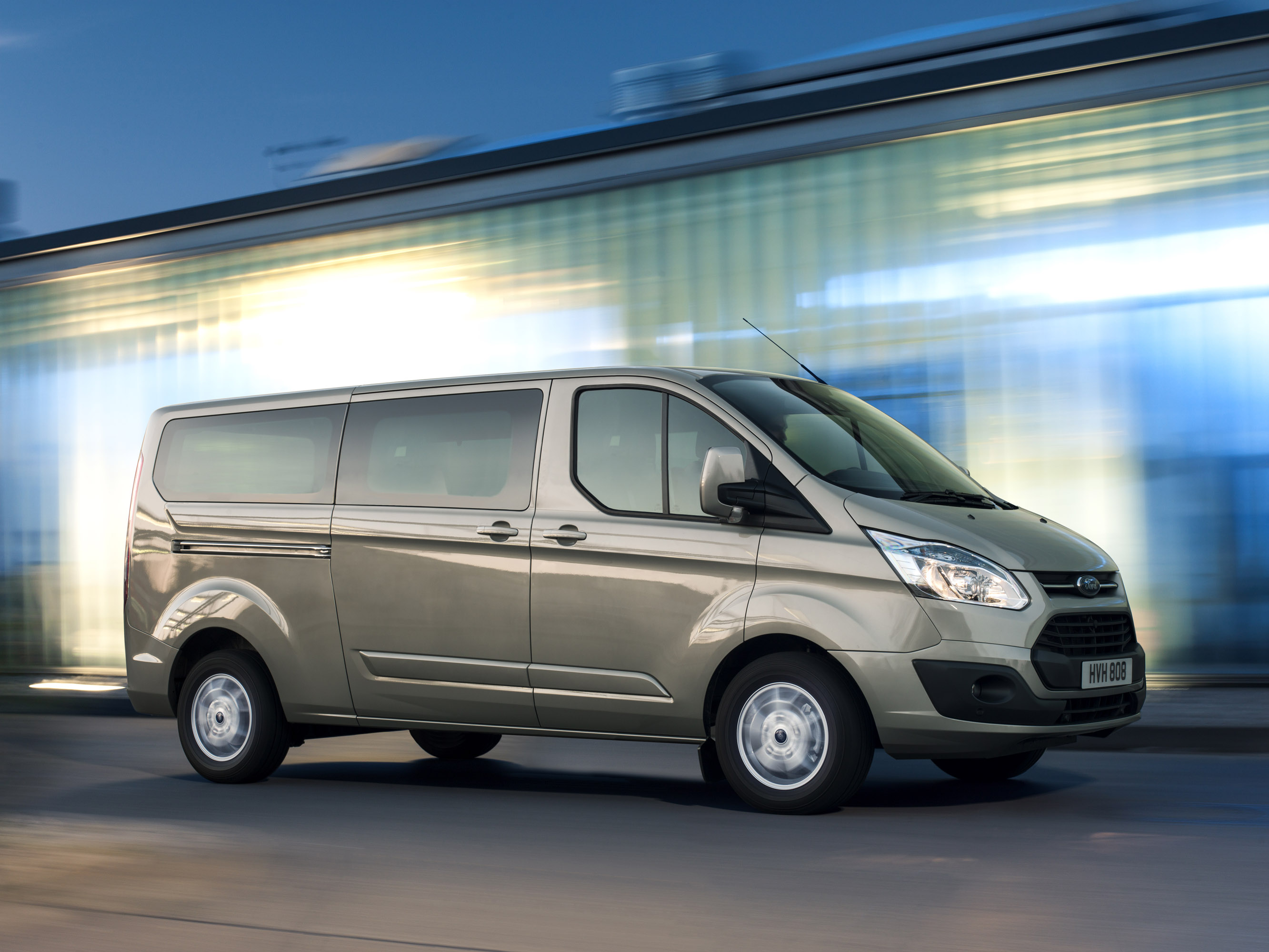 Ford Tourneo Custom photo #1