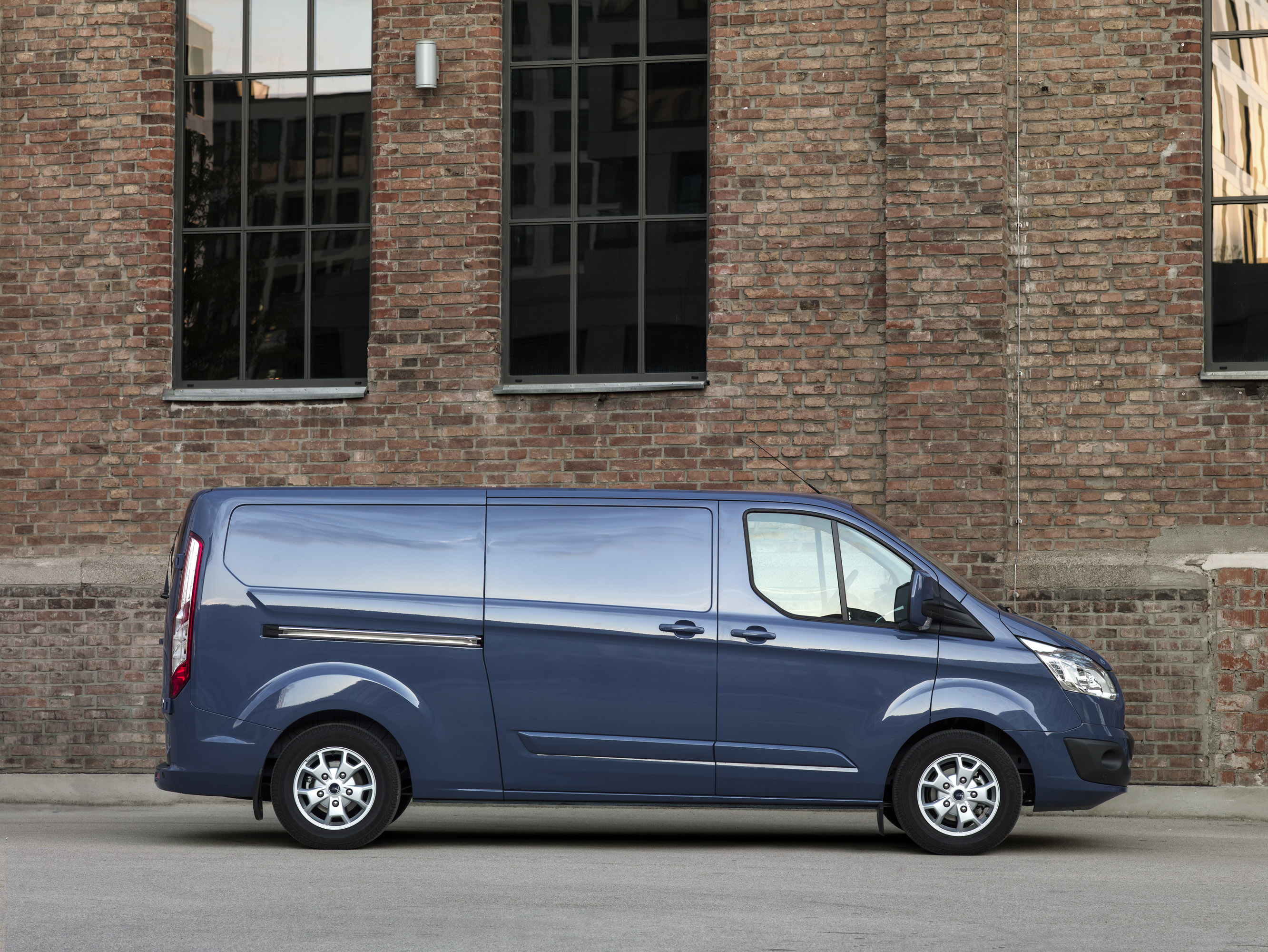 Ford Transit Custom photo #16