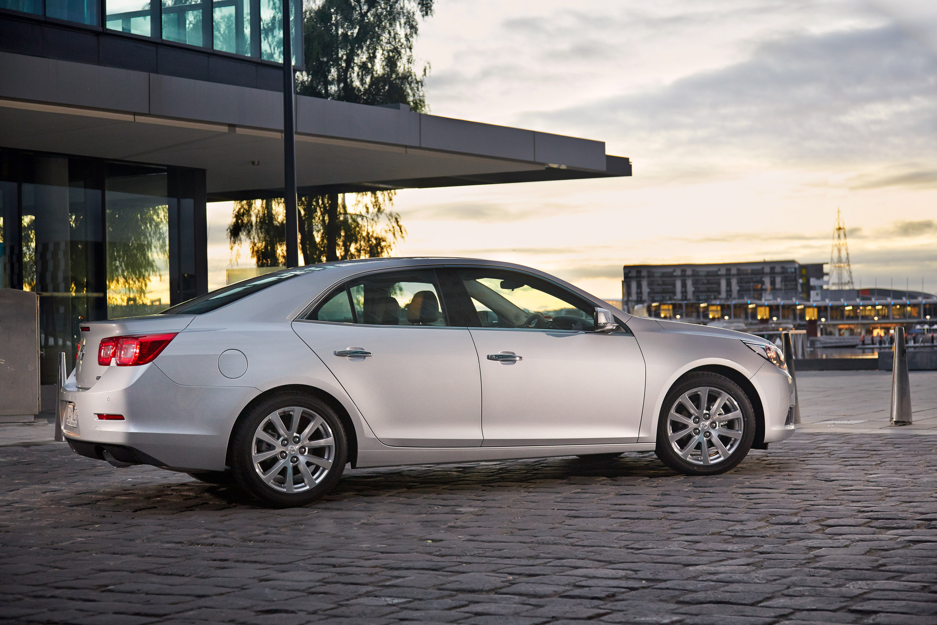 Holden Malibu CDX photo #15