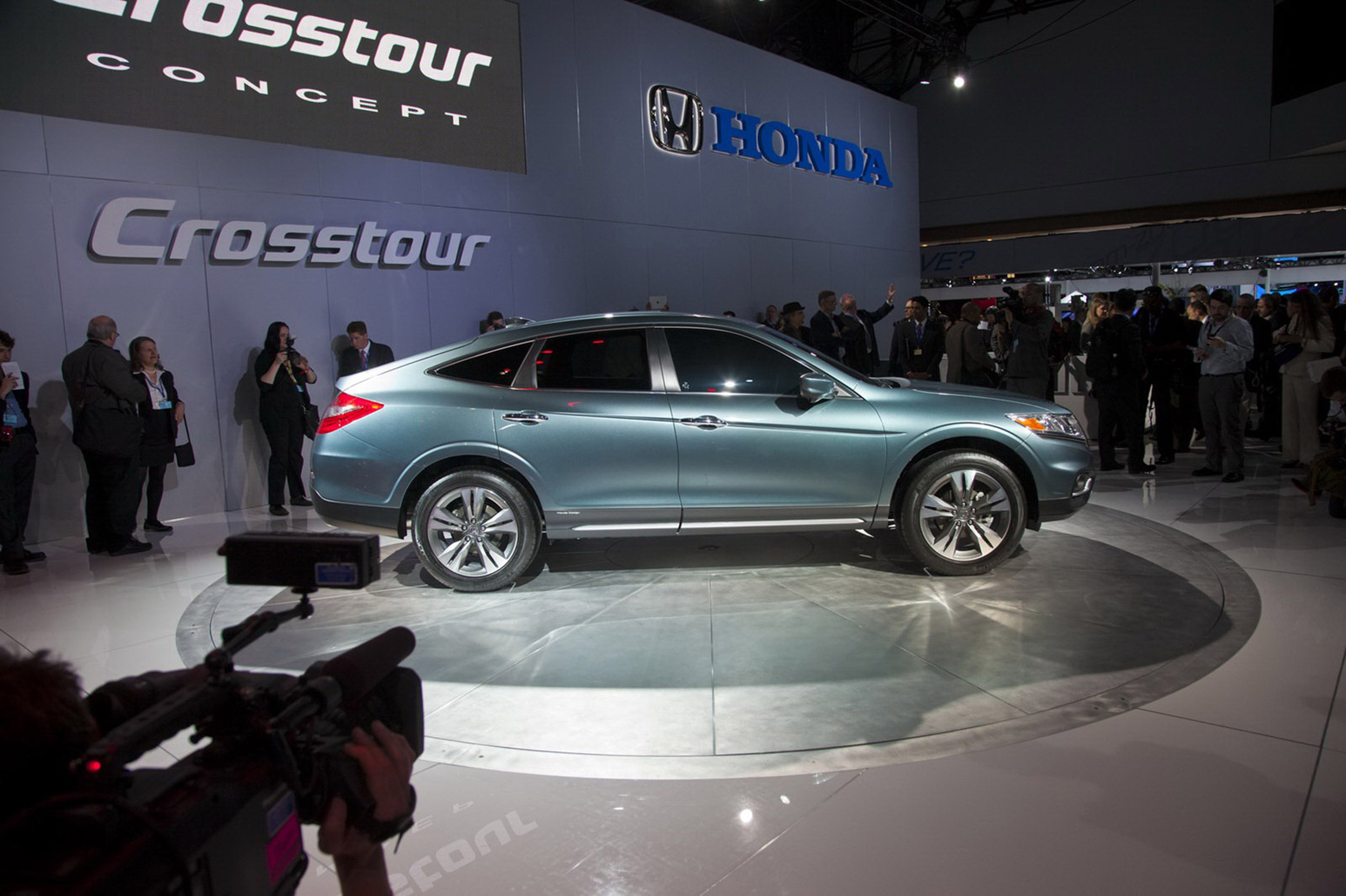 Honda Crosstour Concept photo #13