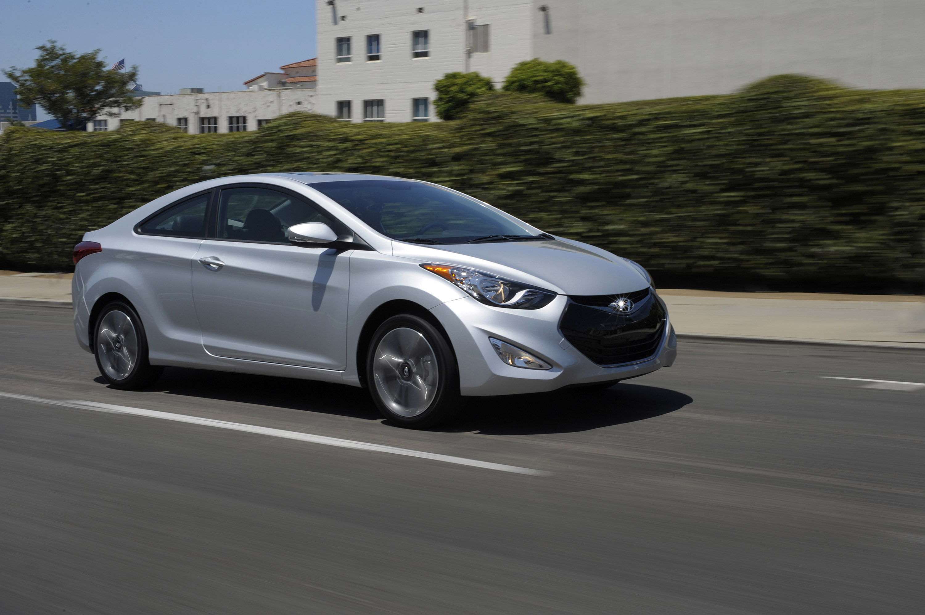 Hyundai Elantra Coupe photo #2