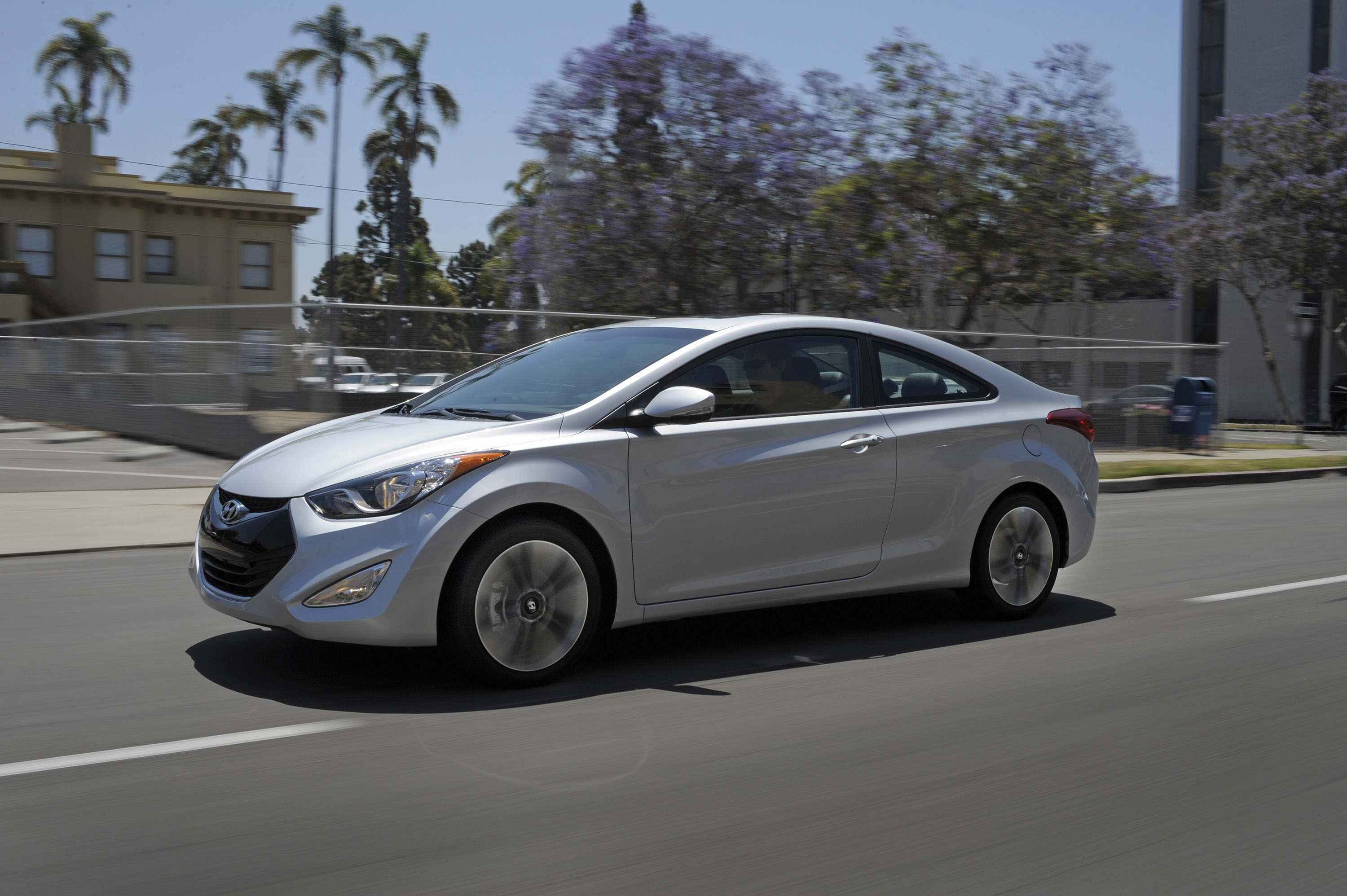 Hyundai Elantra Coupe photo #3