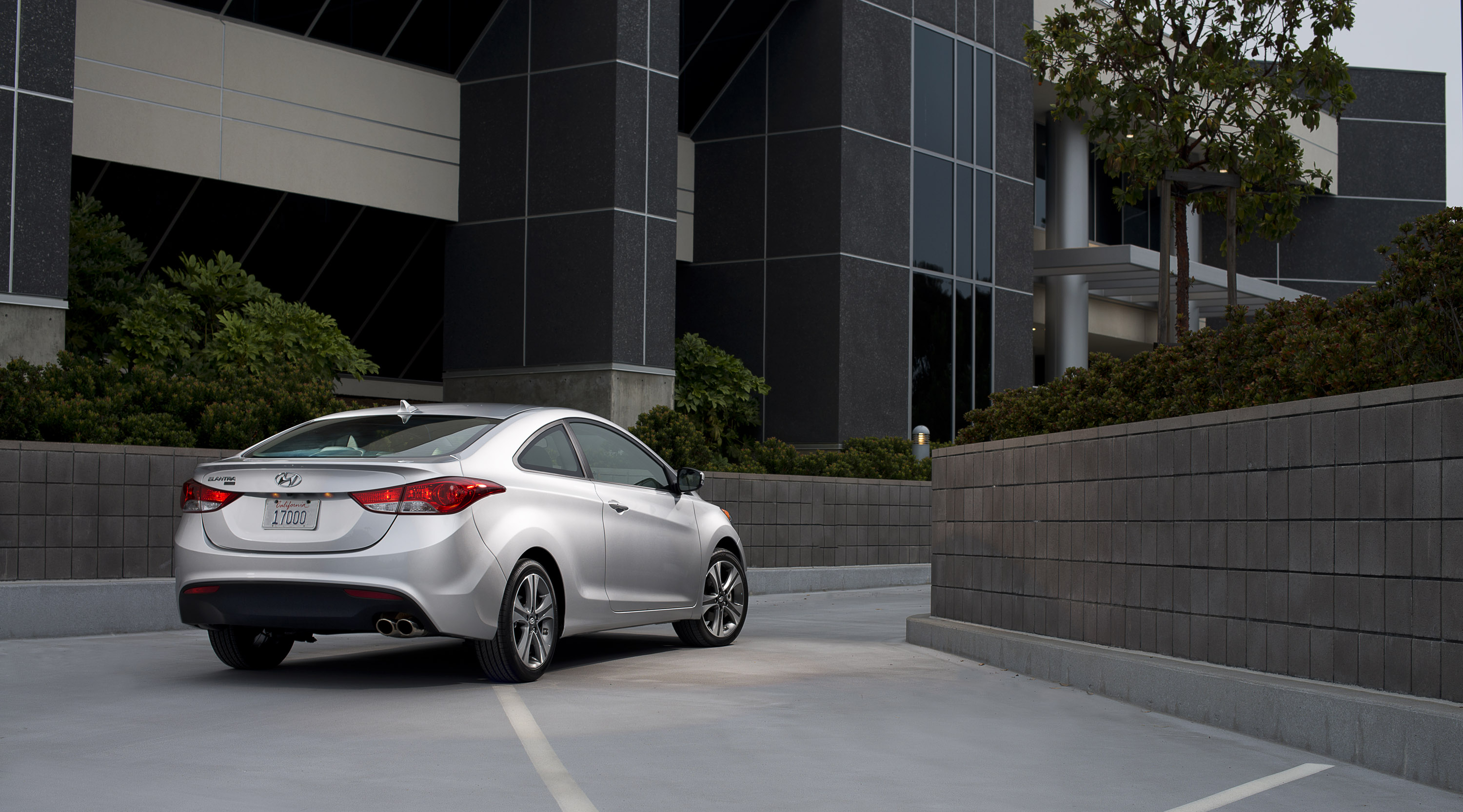 Hyundai Elantra Coupe photo #17