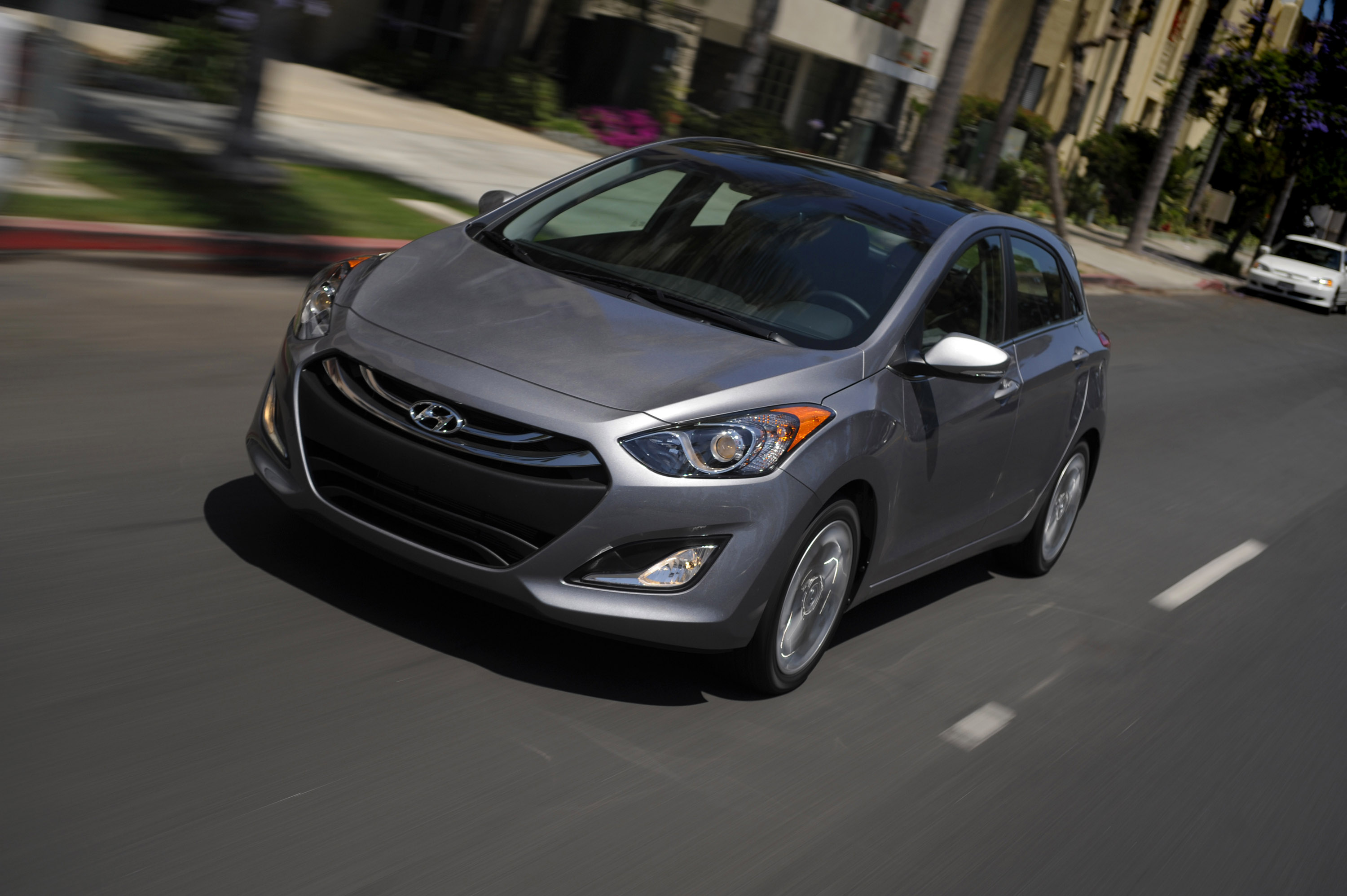 Hyundai Elantra GT photo #2