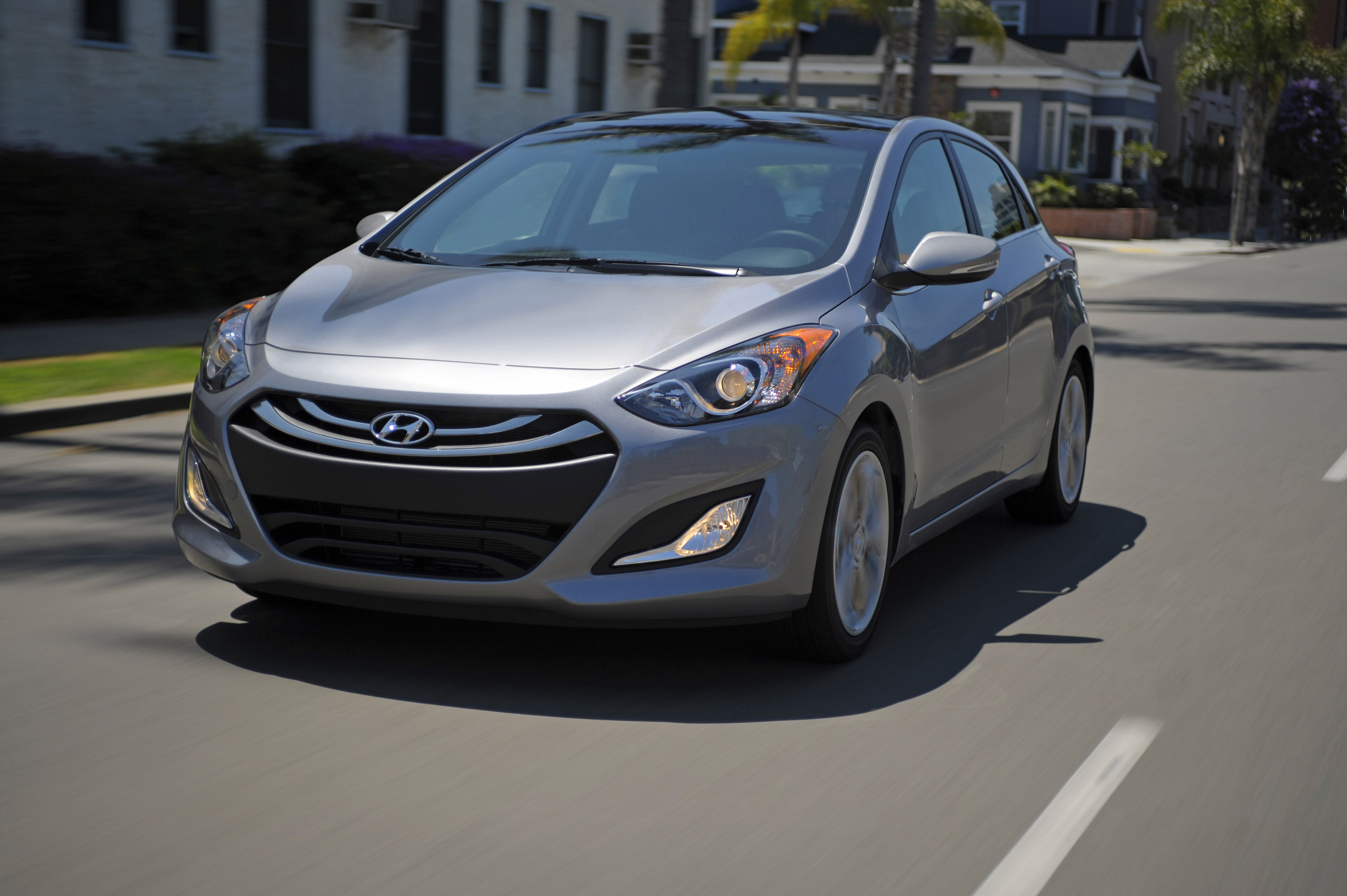 Hyundai Elantra GT photo #3