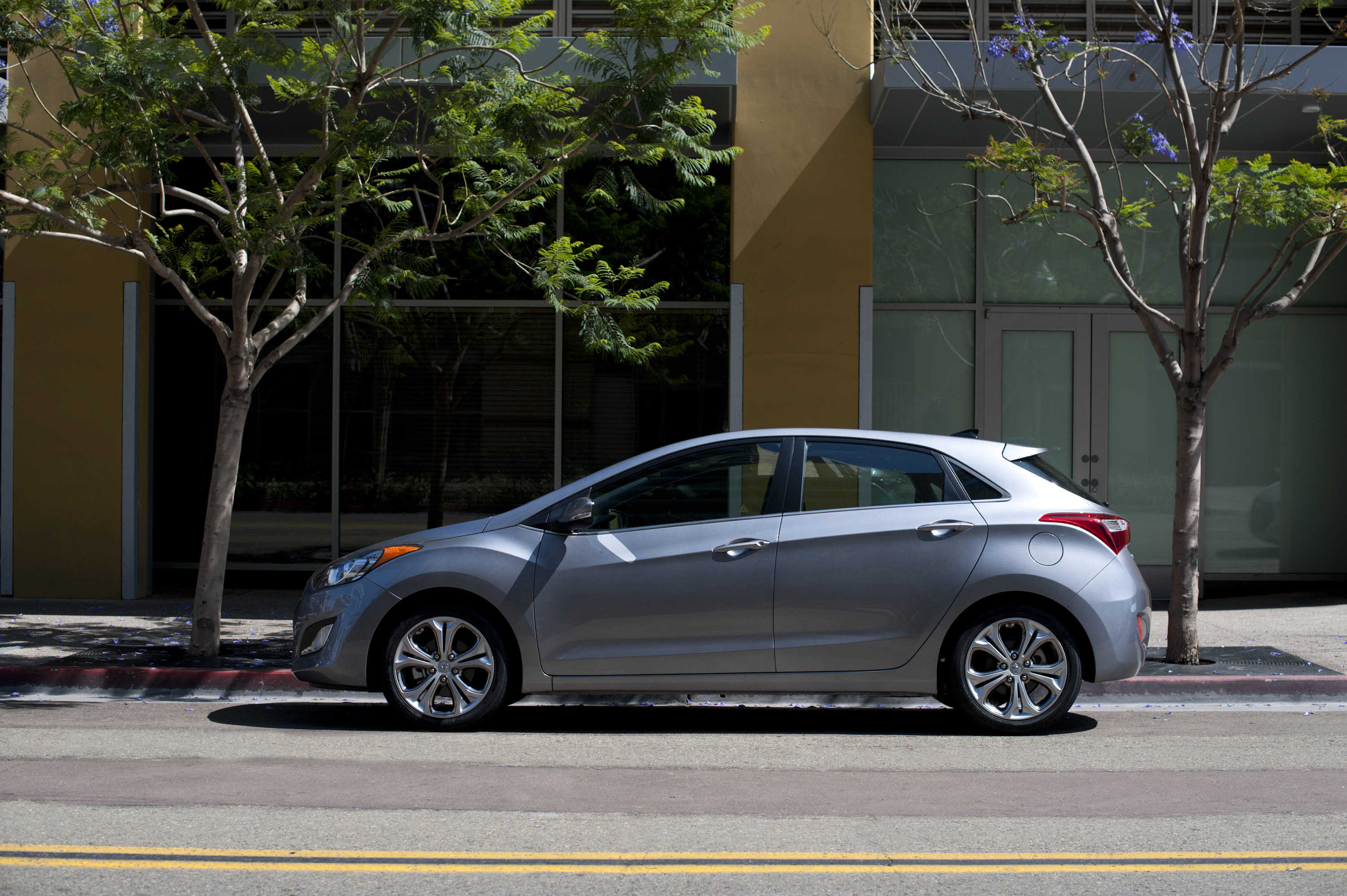 Hyundai Elantra GT photo #4