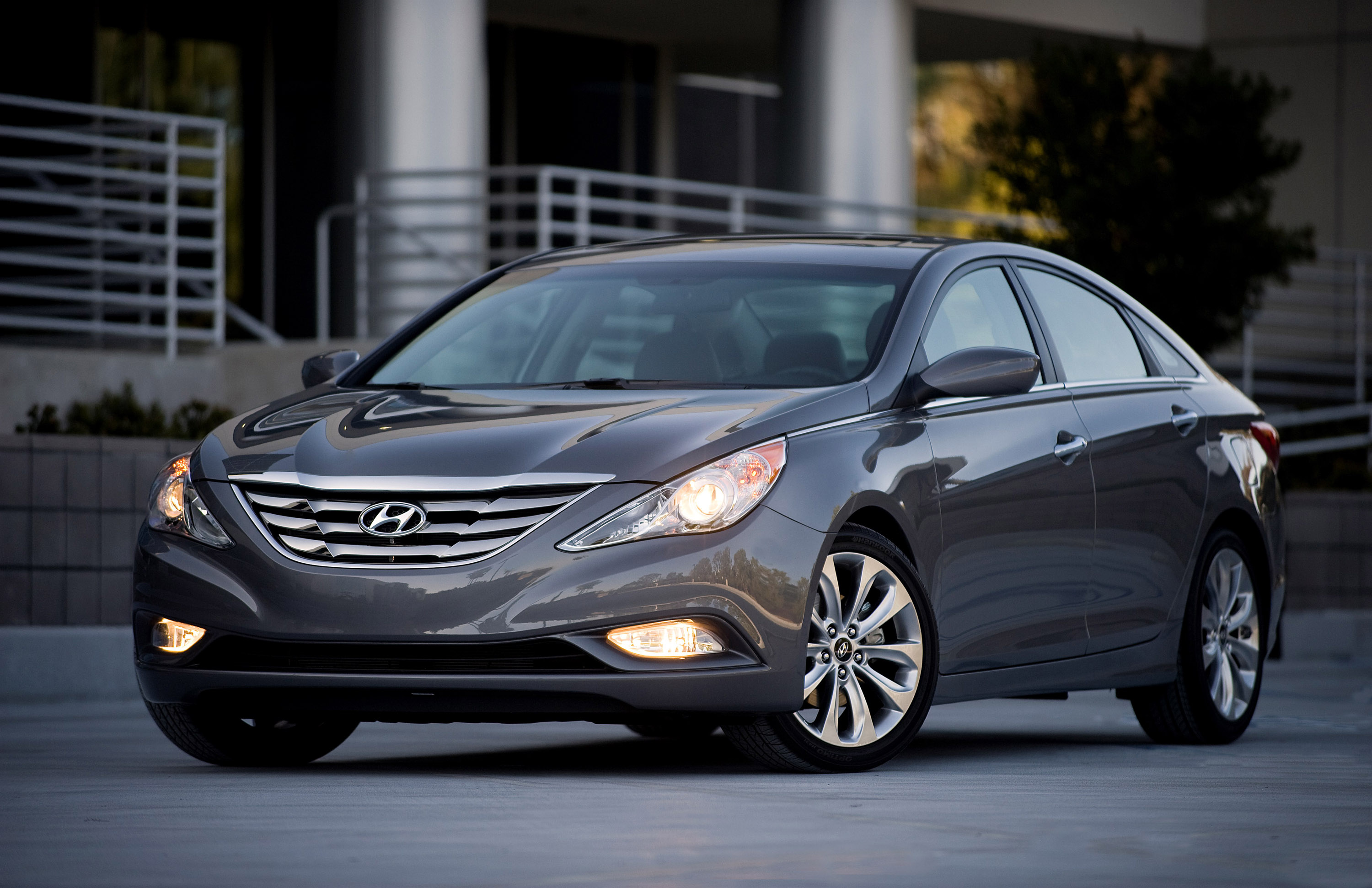 Hyundai Sonata photo #2