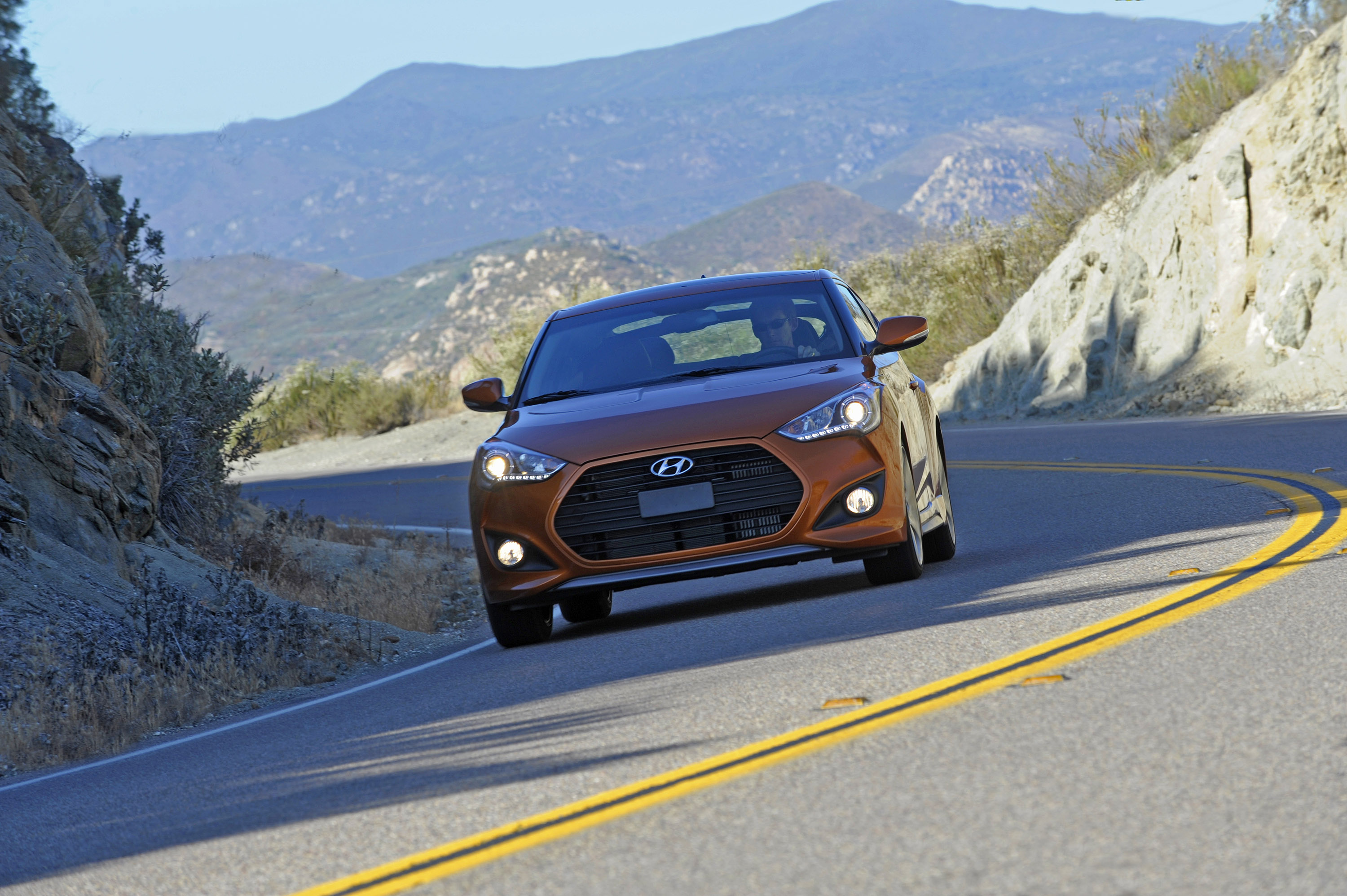 Hyundai Veloster Turbo photo #3