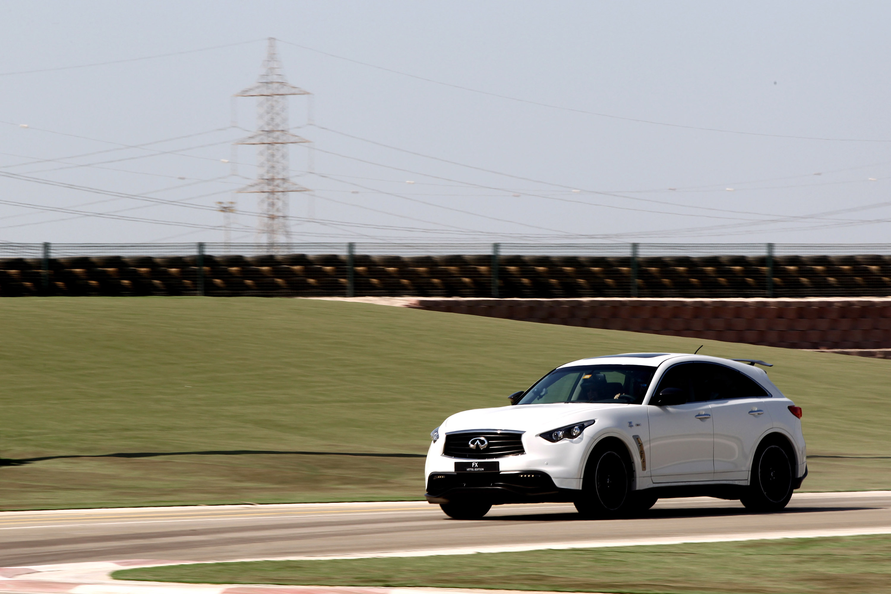 Infiniti FX Vettel Edition photo #20