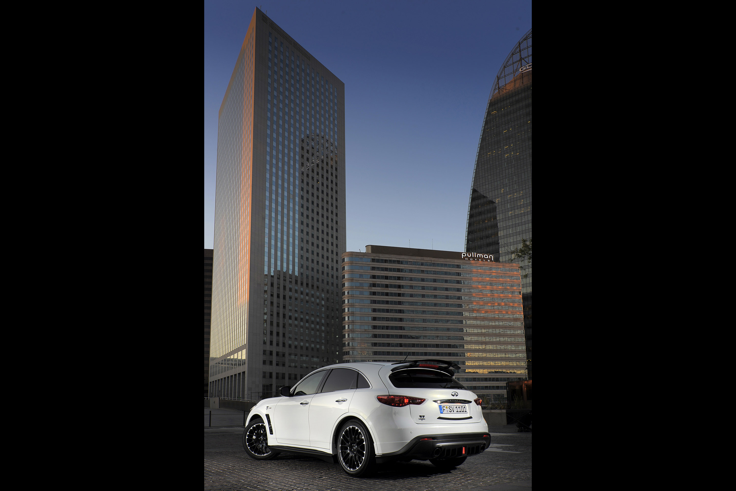 Infiniti FX Vettel Edition photo #26