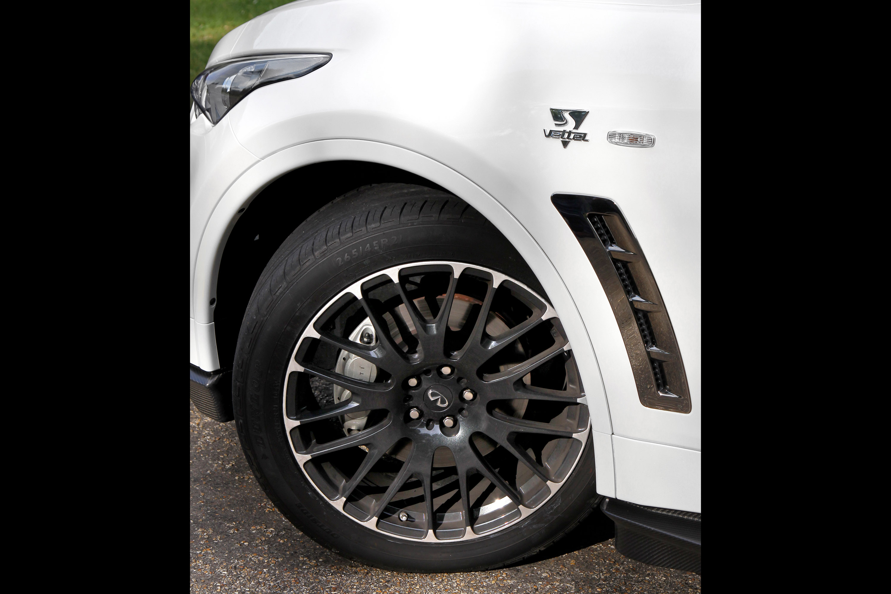 Infiniti FX Vettel Edition photo #34