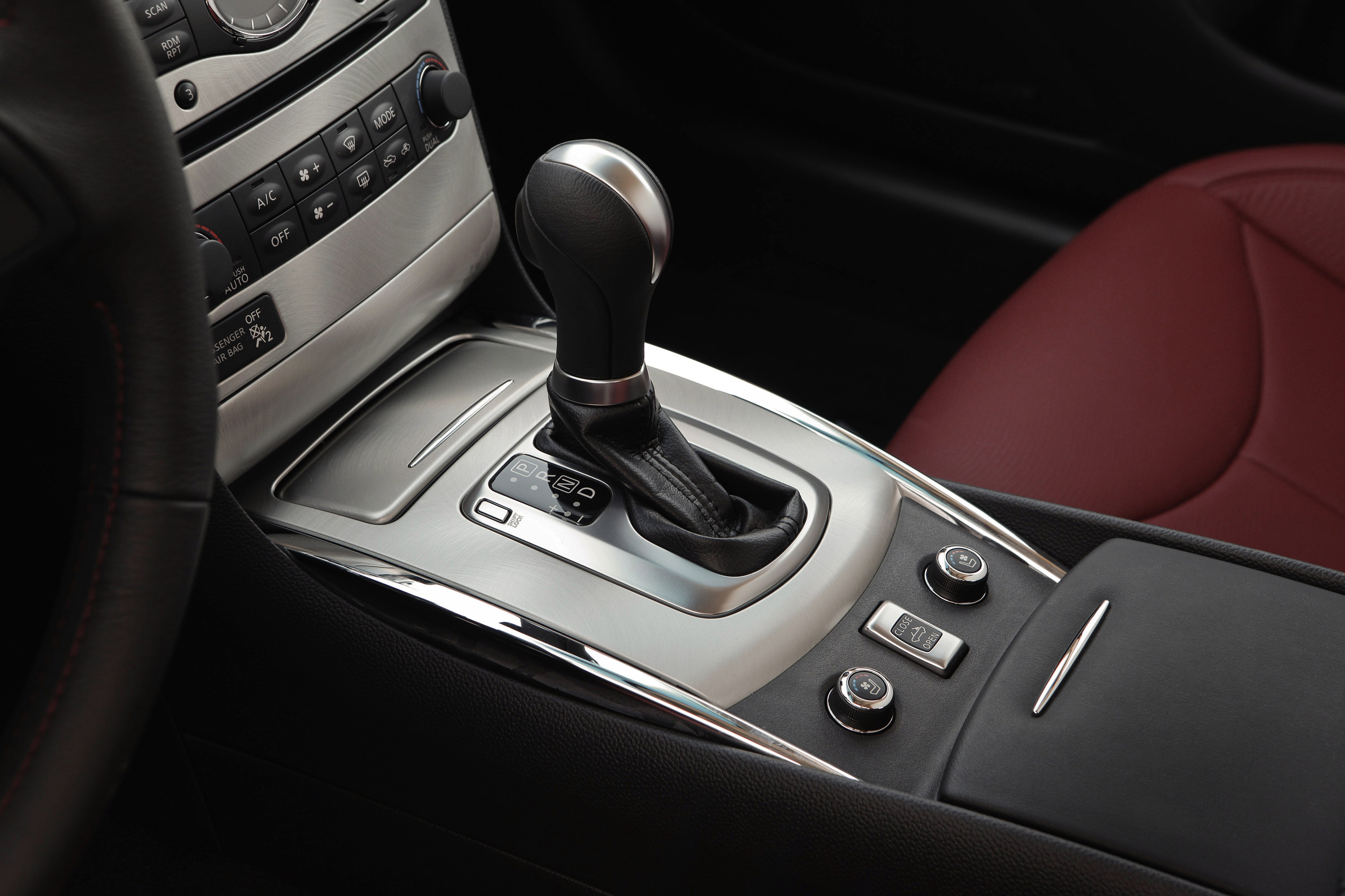 Infiniti IPL G Convertible photo #31