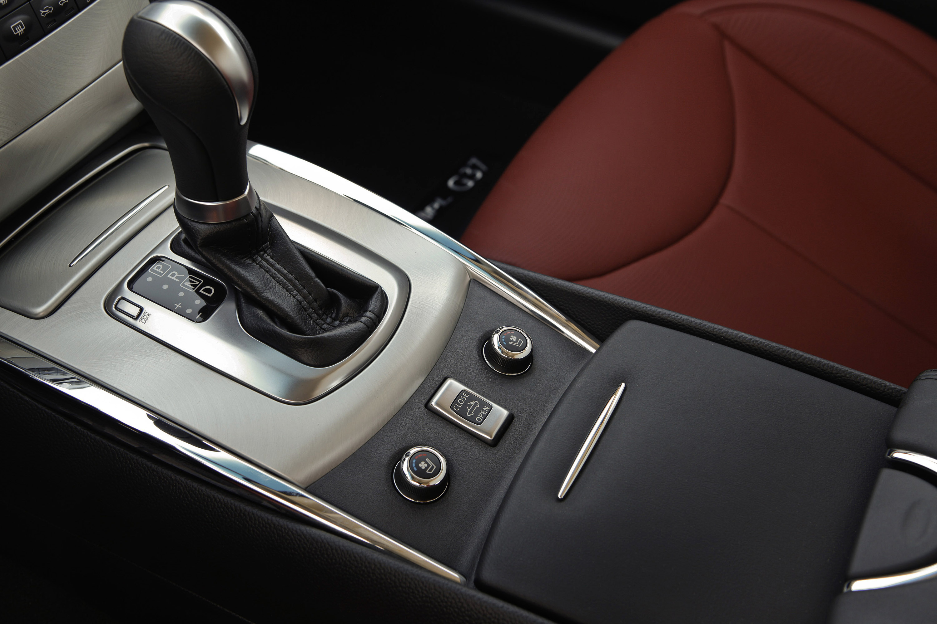 Infiniti IPL G Convertible photo #32