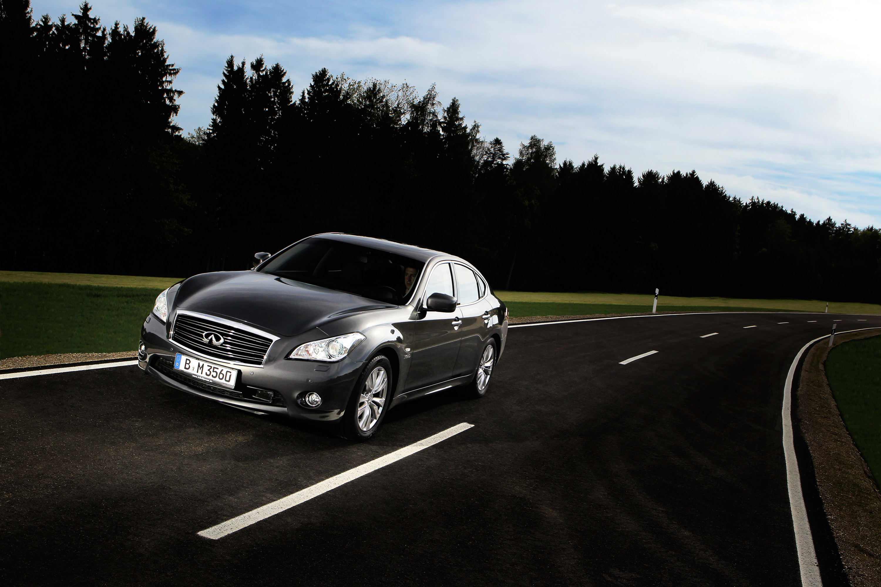 Infiniti M35h GT photo #4