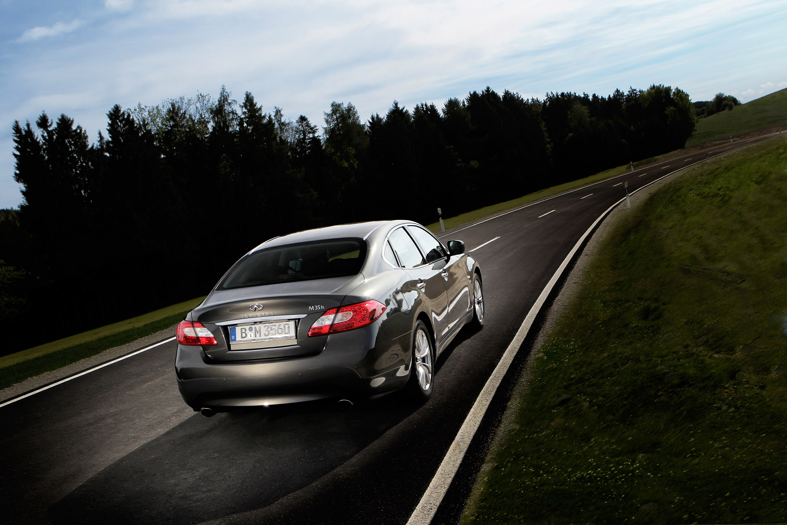 Infiniti M35h GT photo #5