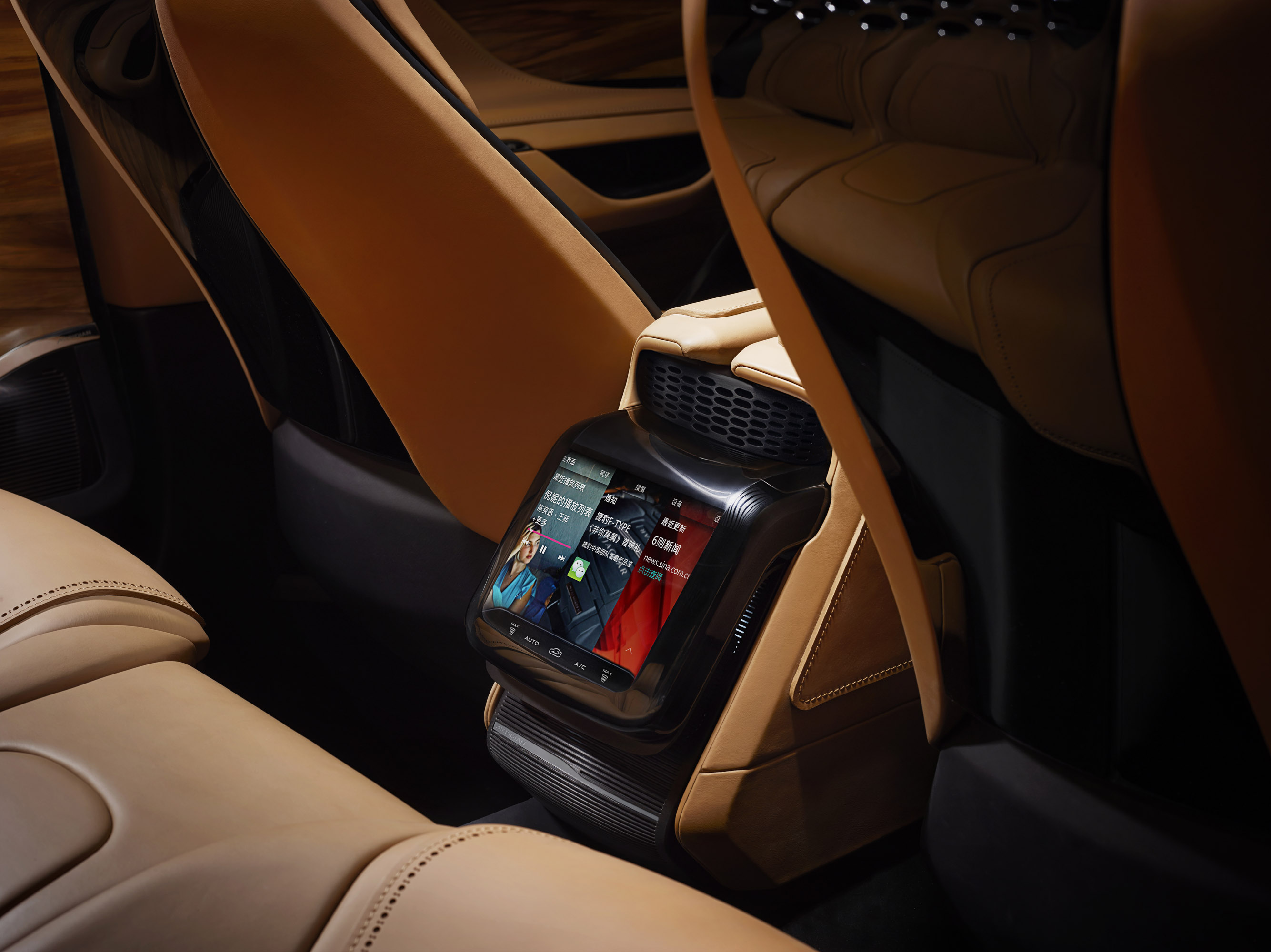 Jaguar C-X17 5-Seater Concept photo #21