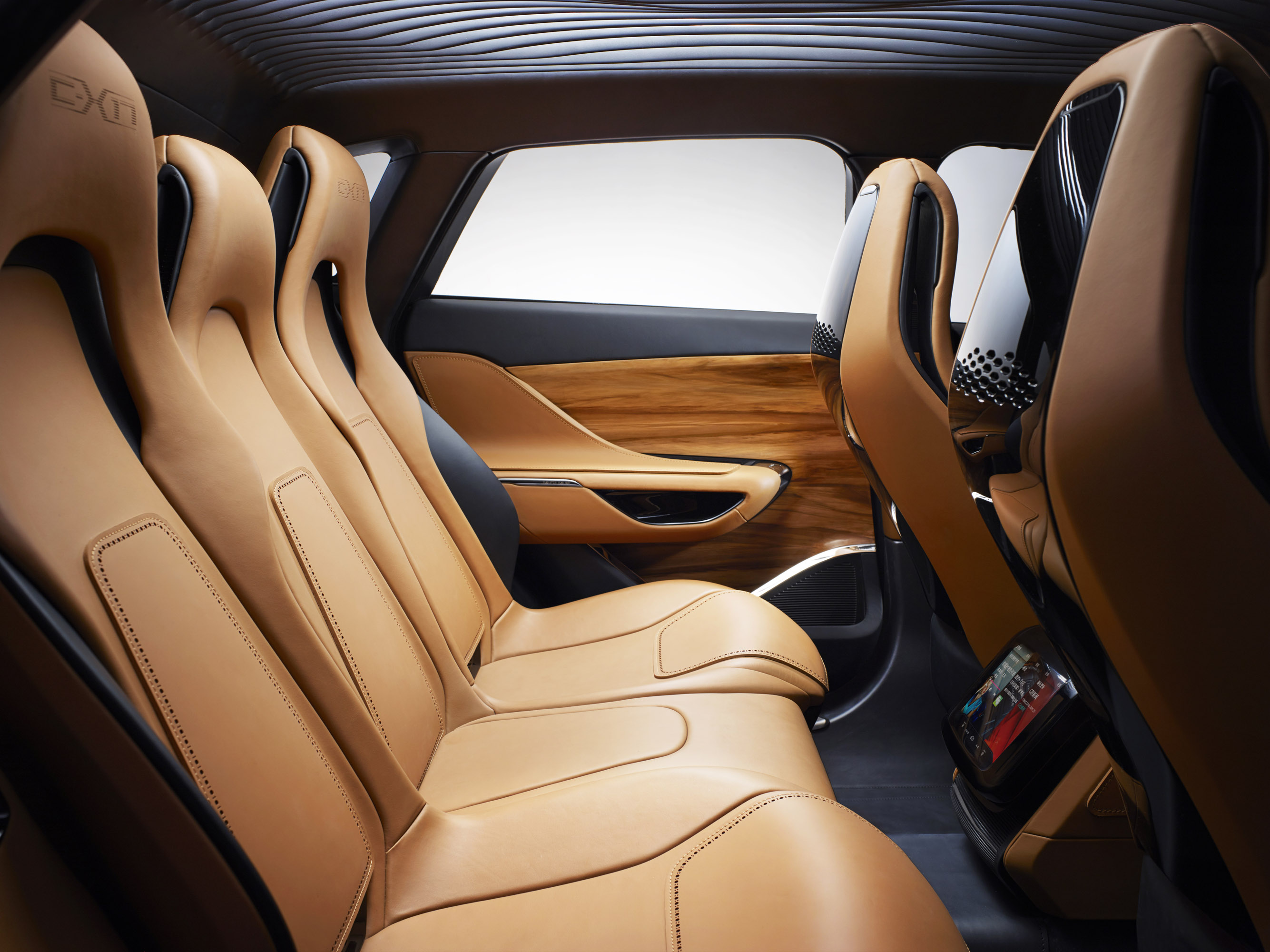 Jaguar C-X17 5-Seater Concept photo #23
