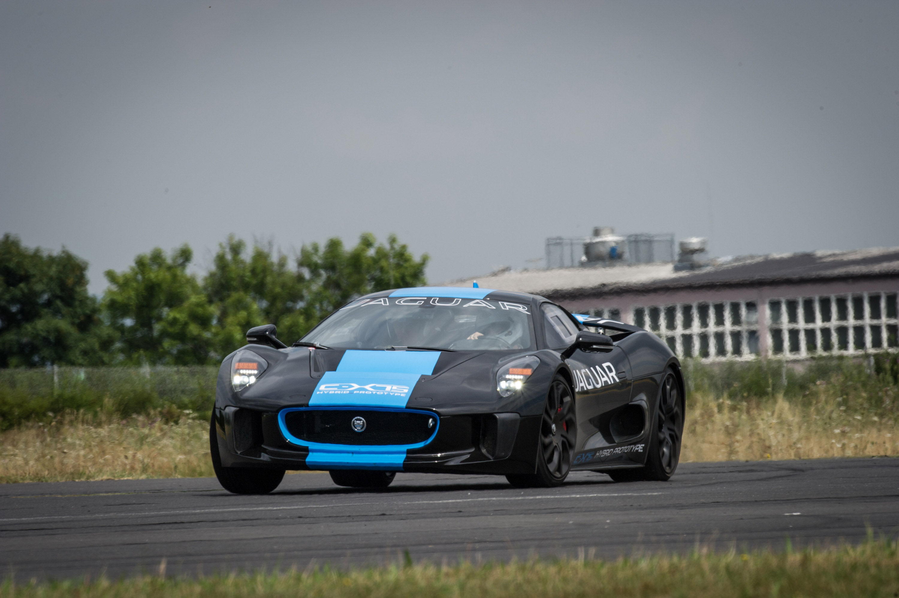 Jaguar C-X75 Concept photo #3