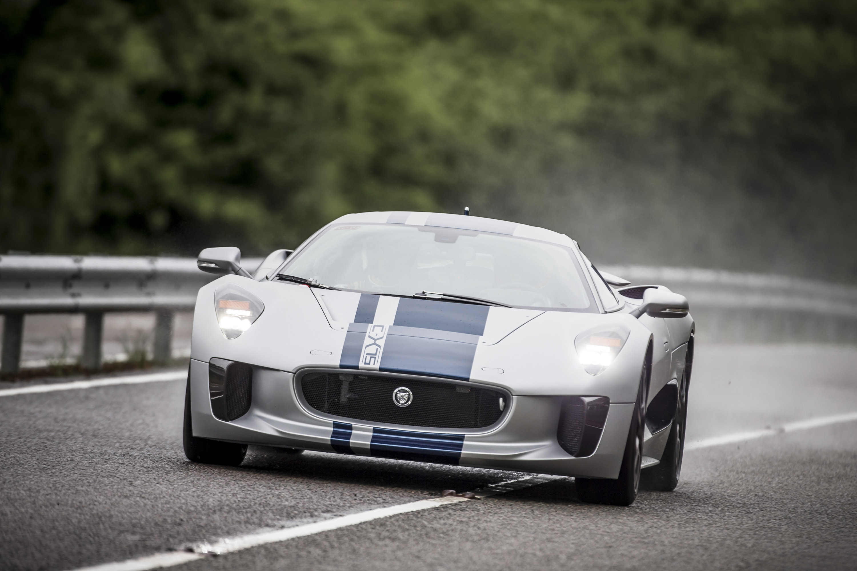 Jaguar C-X75 Concept photo #20