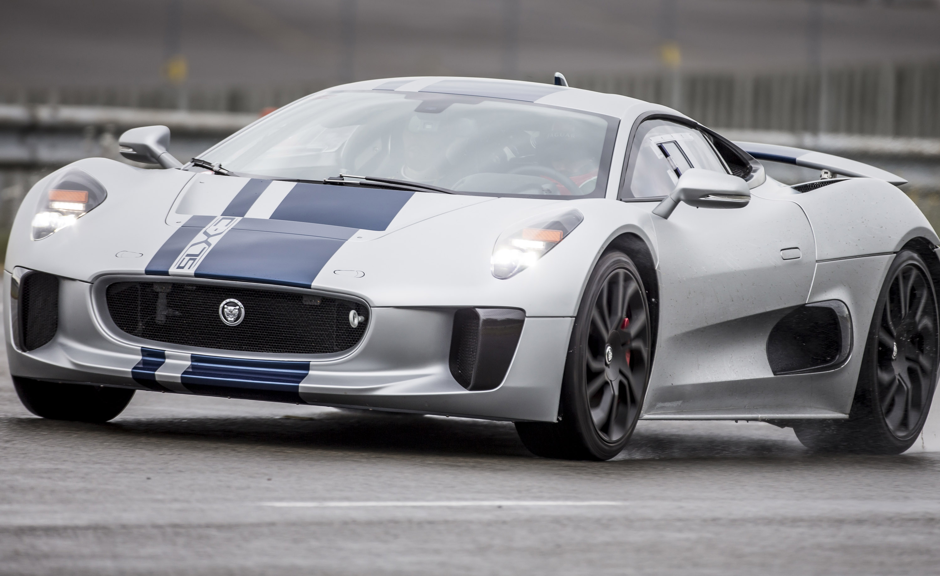 Jaguar C-X75 Concept photo #21
