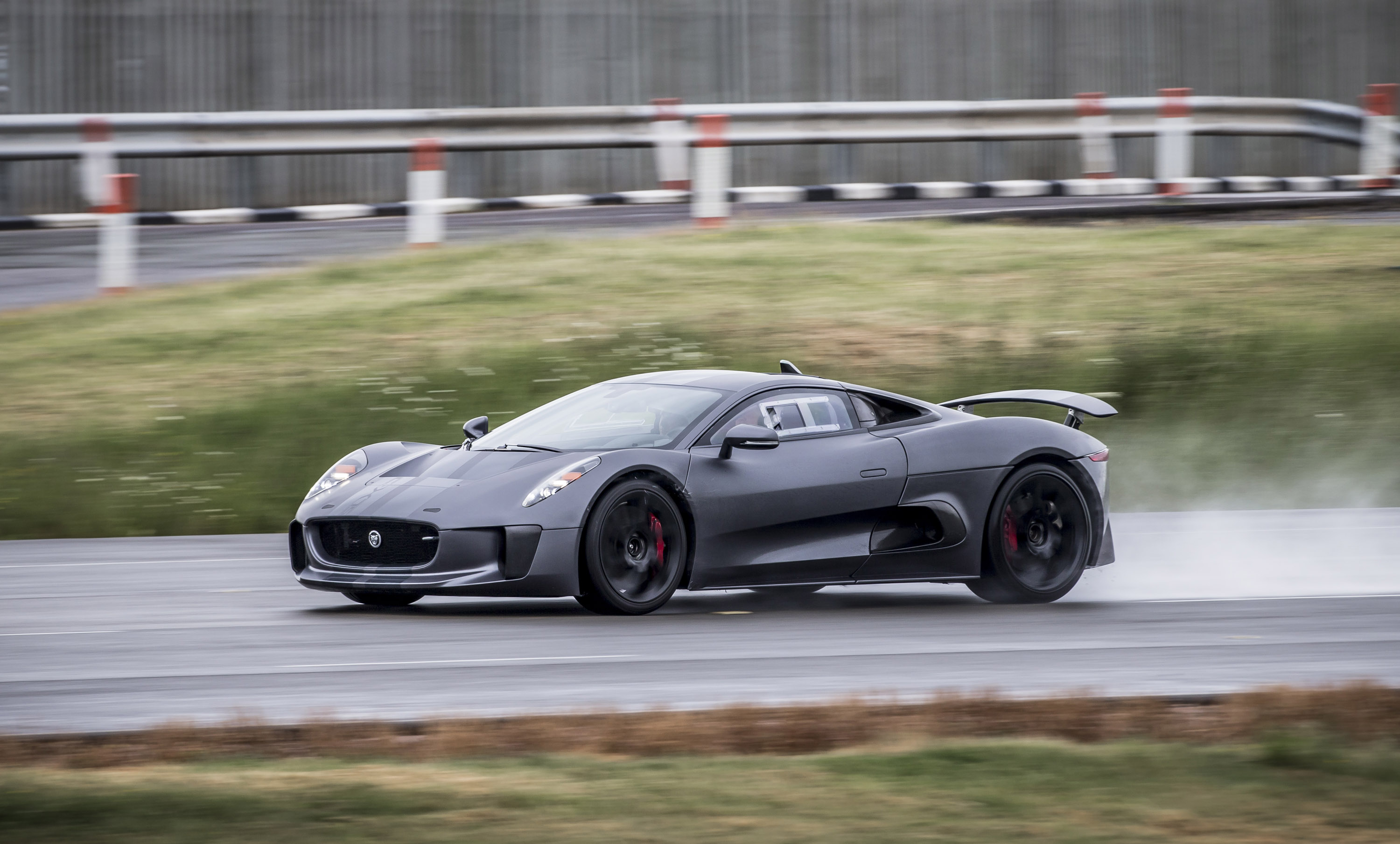 Jaguar C-X75 Concept photo #22