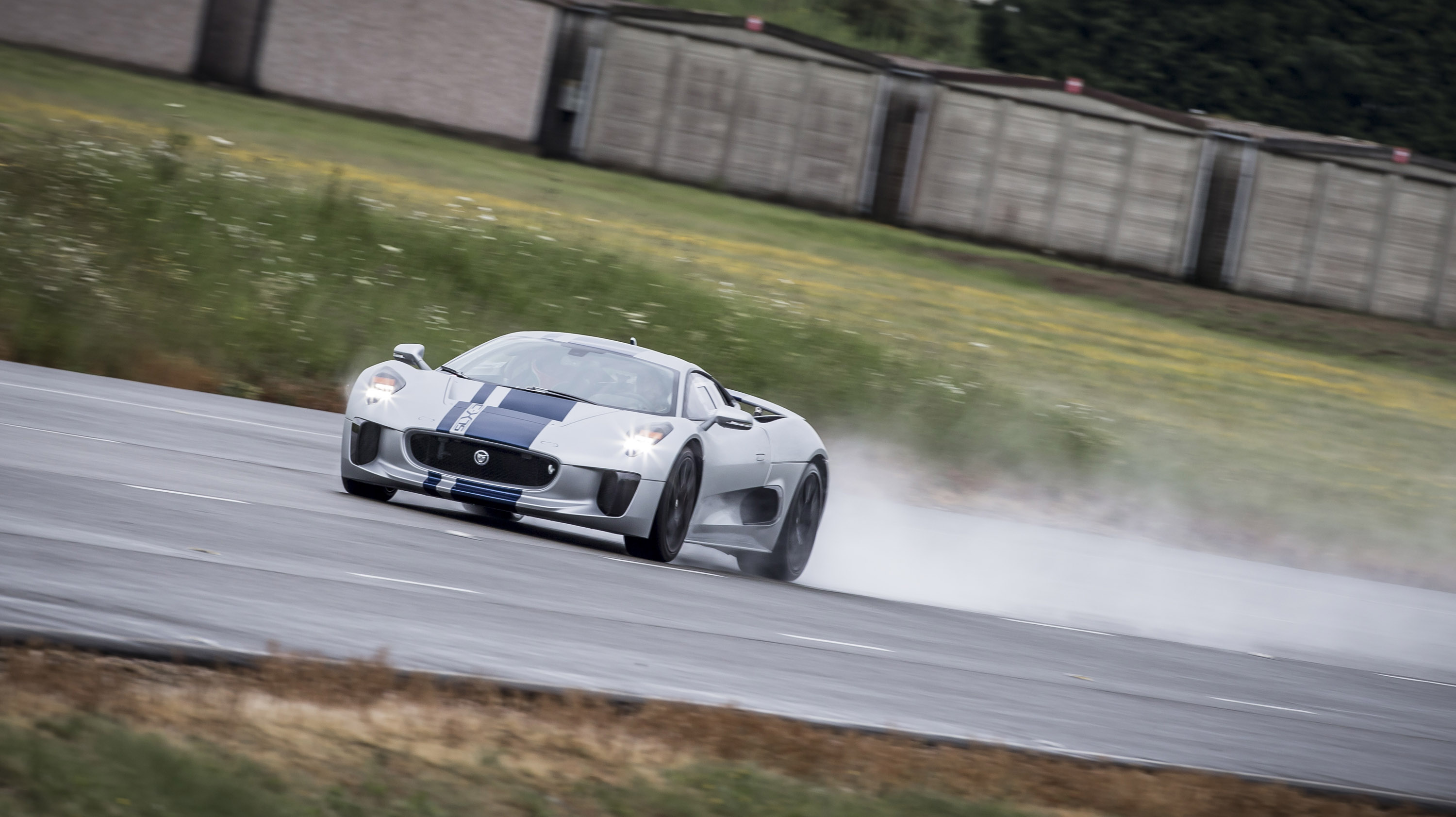 Jaguar C-X75 Concept photo #23