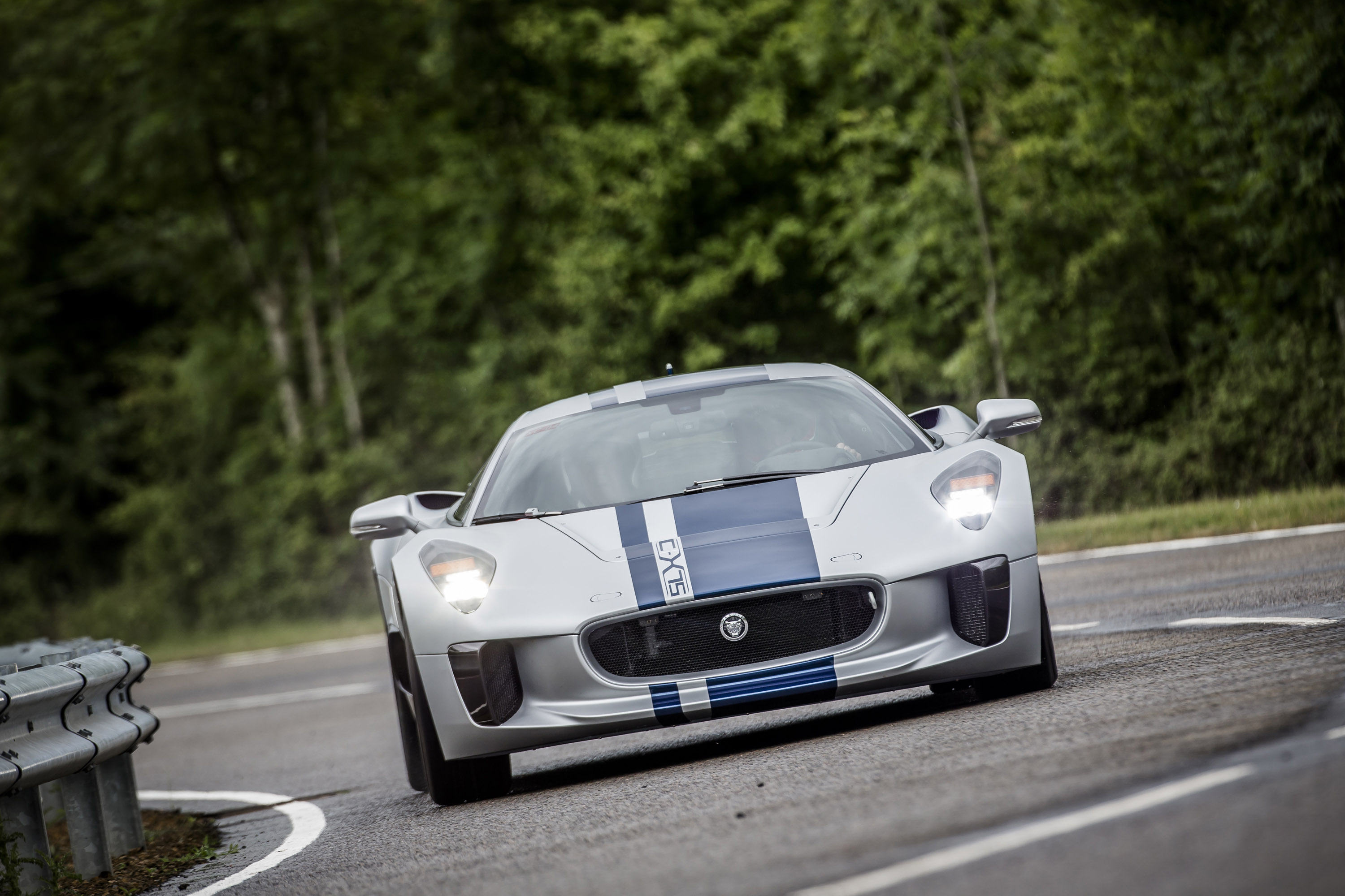 Jaguar C-X75 Concept photo #26