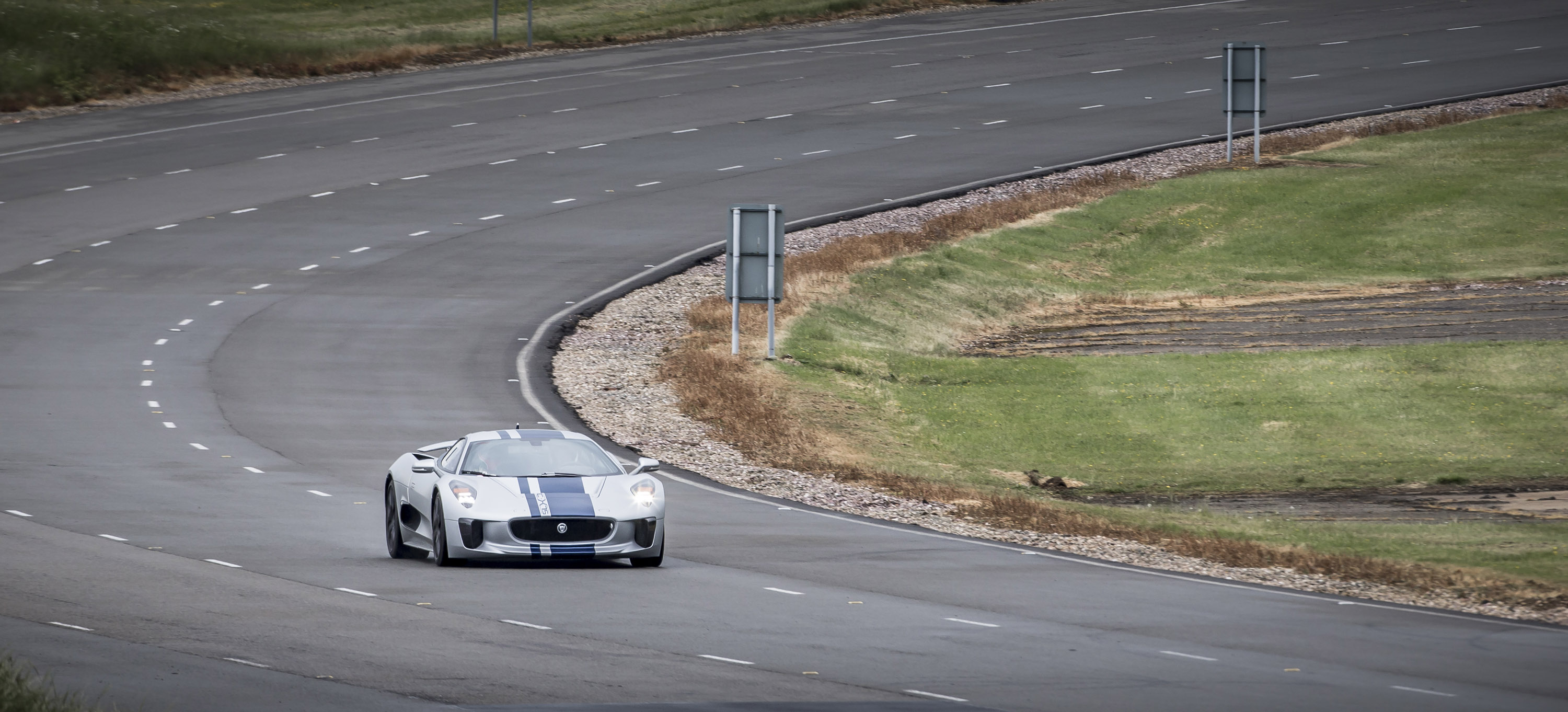Jaguar C-X75 Concept photo #30