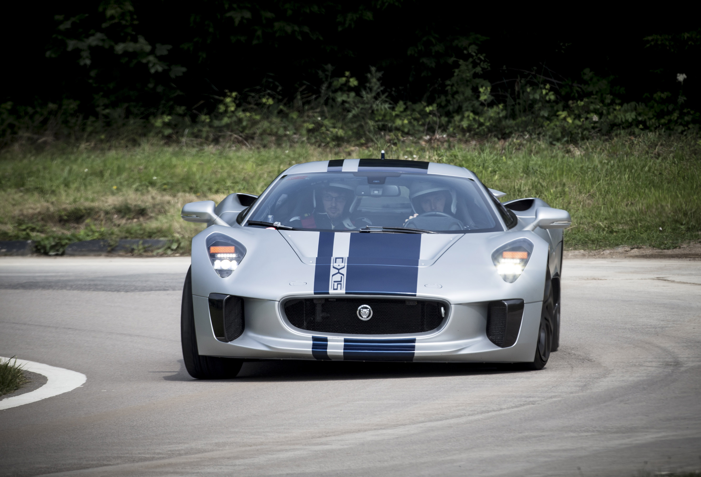 Jaguar C-X75 Concept photo #33