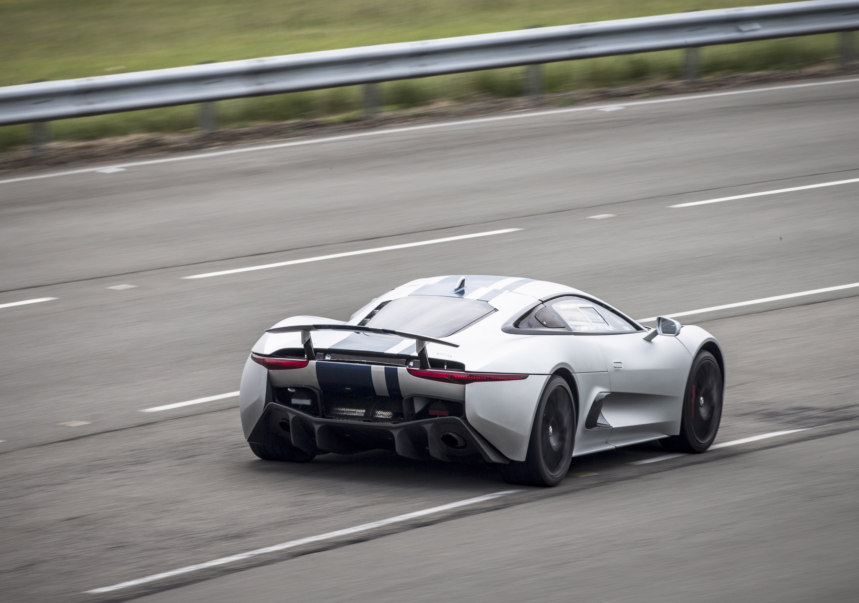 Jaguar C-X75 Concept photo #76