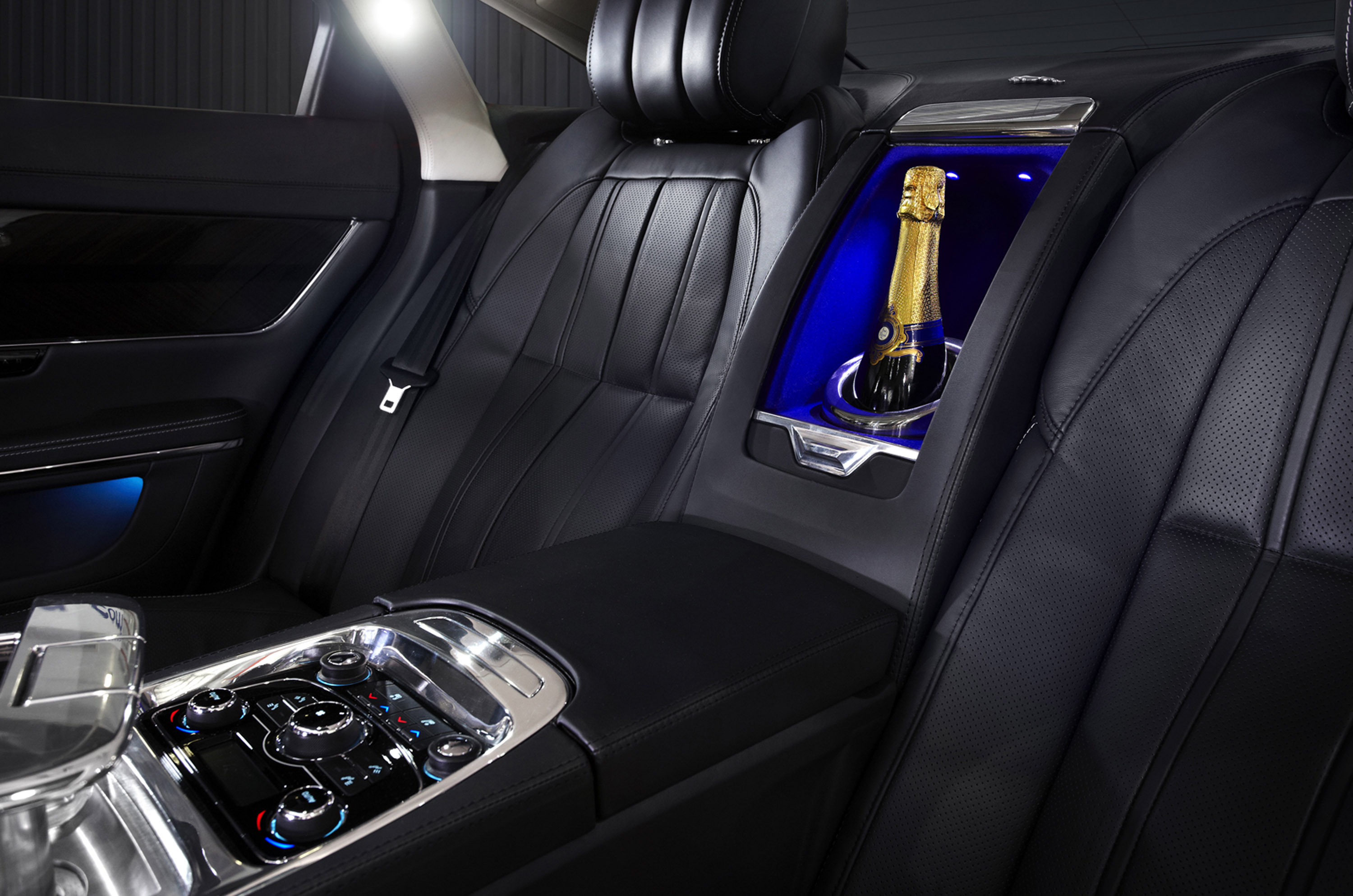 Jaguar XJ Ultimate photo #24