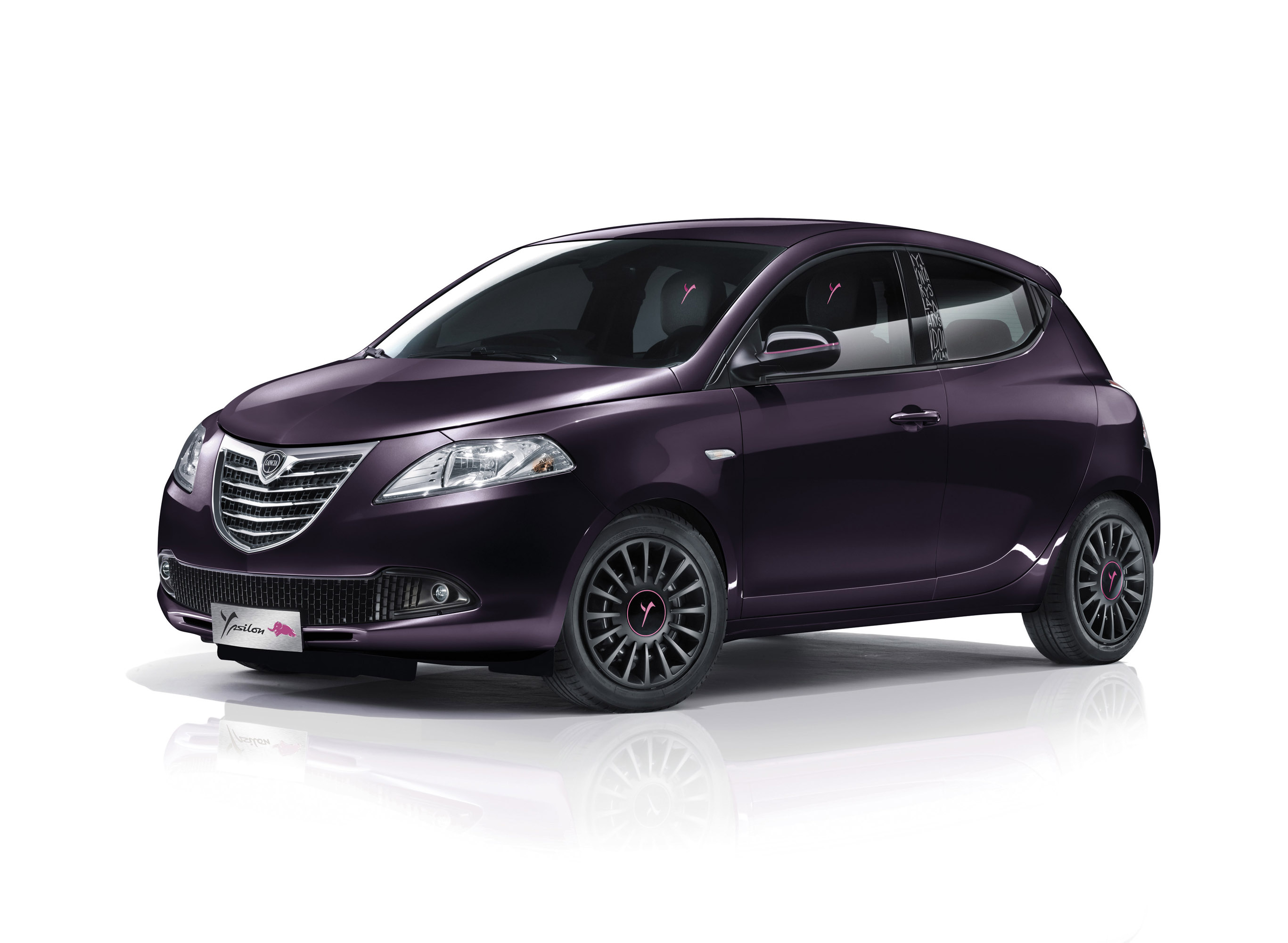 Машина Lancia Ypsilon 2014