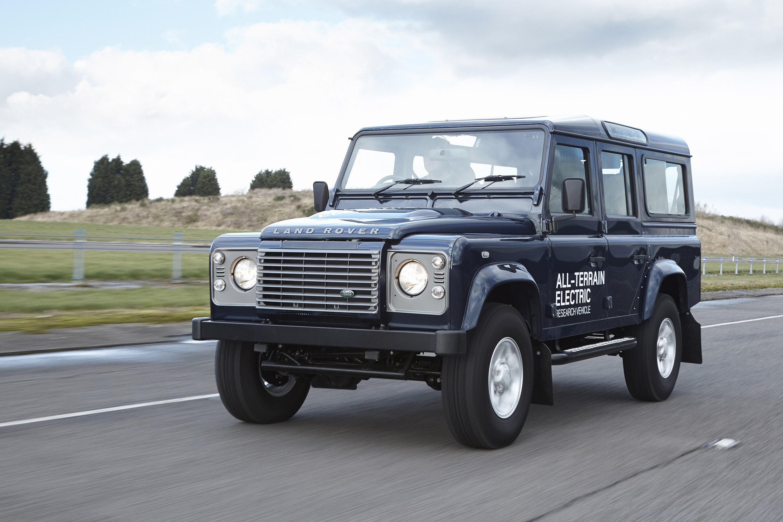 Land Rover Defender Electric Concept photo #1