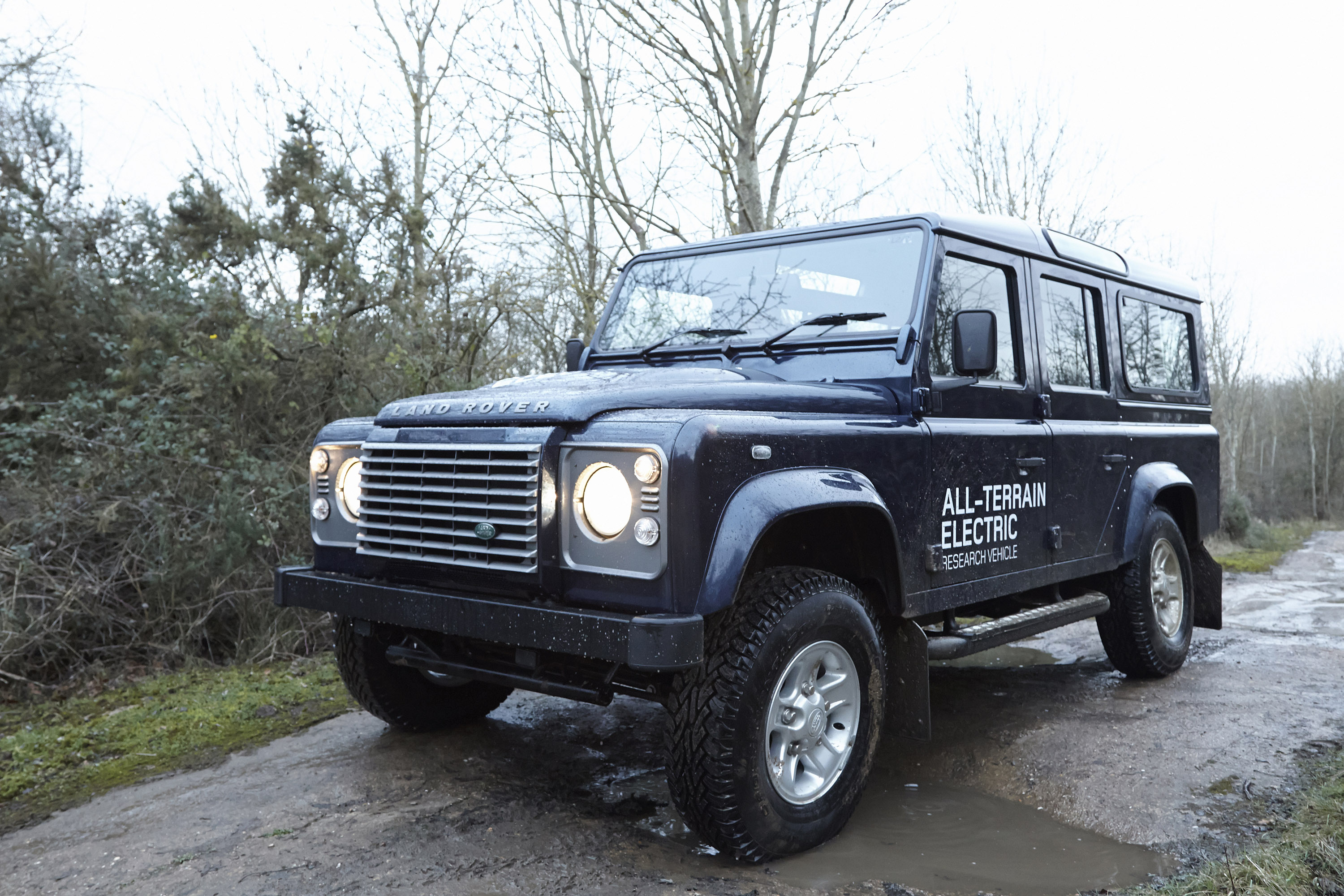 Land Rover Defender Electric Concept photo #2